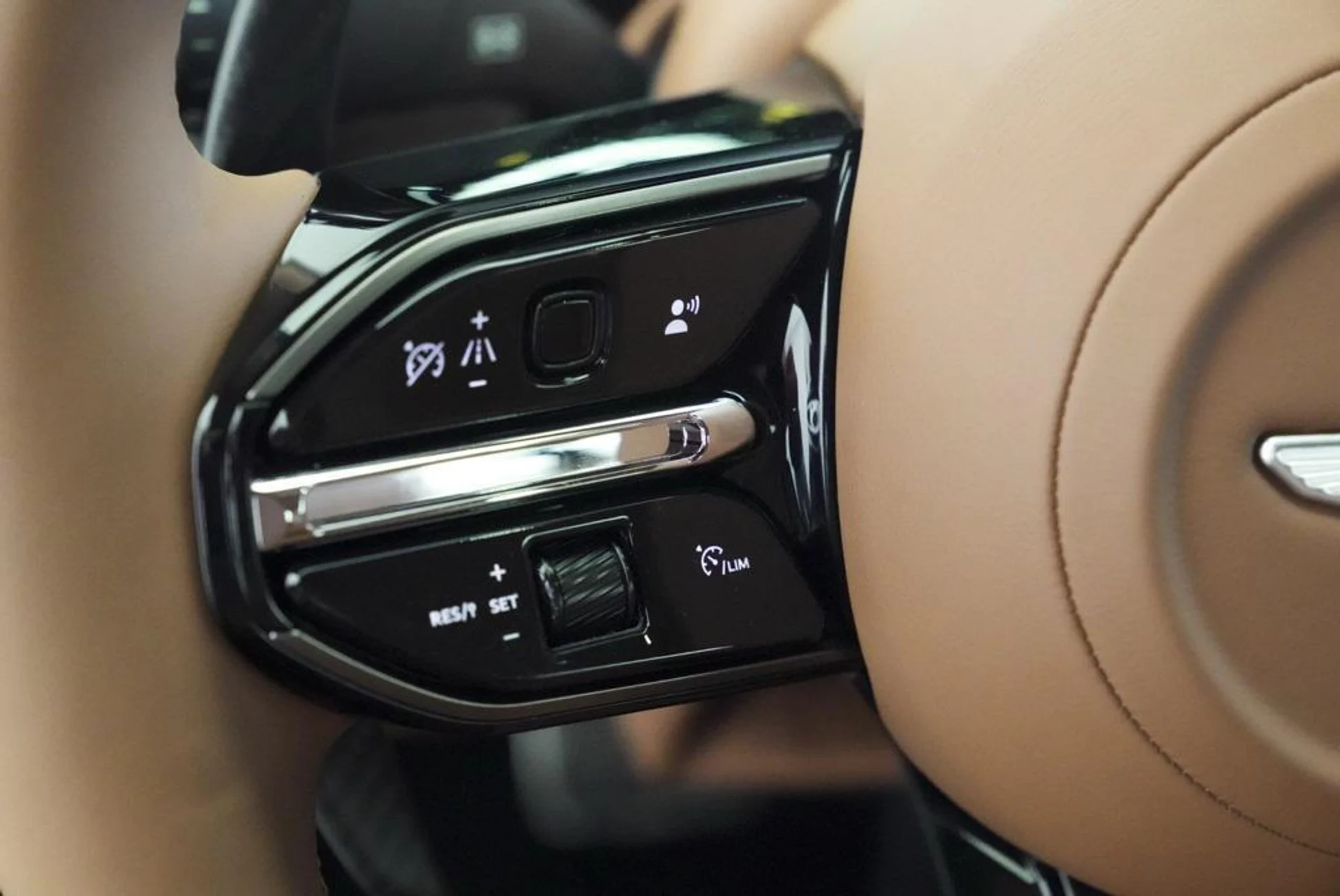 mph010_2560665597_YG_Ohv3_Rbd2_F_Rxbxt_Yv_6_Ws53r8_a159cdc255