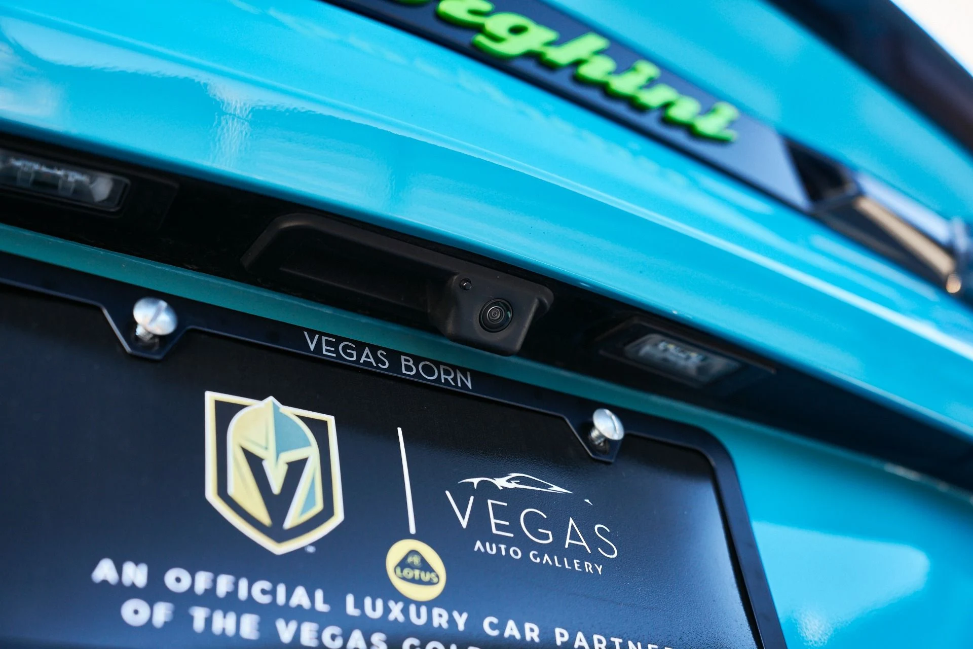 mph010_2561206396_Used_2021_Lamborghini_Urus_1765854440_301ec37846