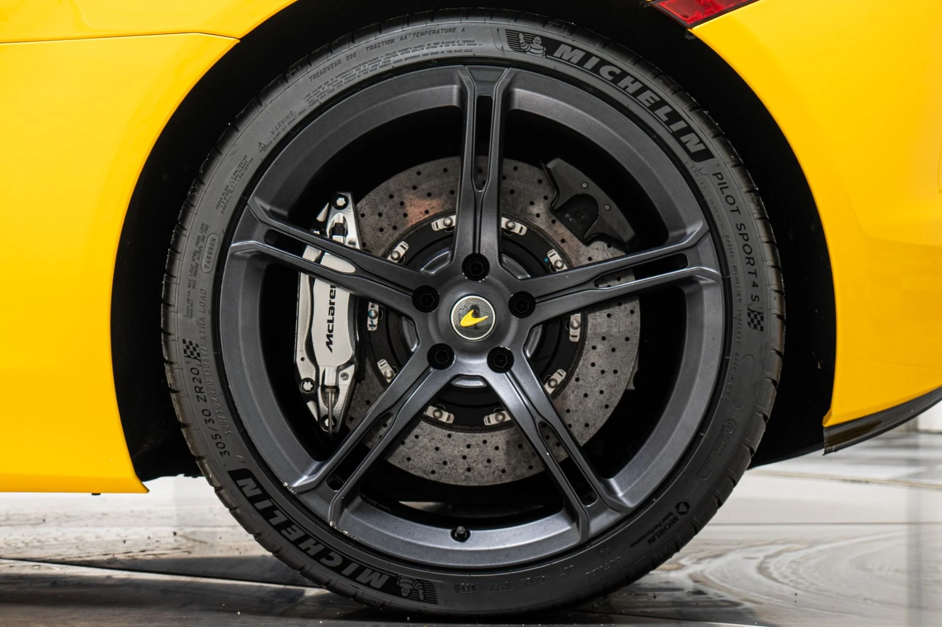 mph010_2562685943_Used_2015_Mc_Laren_650_S_Spyder_1790194530_97dac3b804