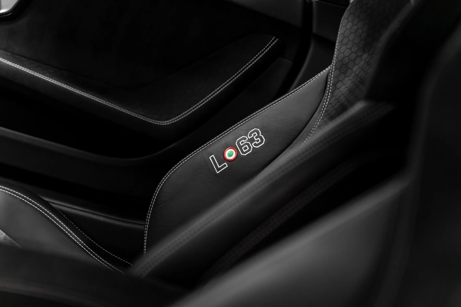 mph010_2579522370_Used_2017_Lamborghini_Huracan_1765410503_293aba784c