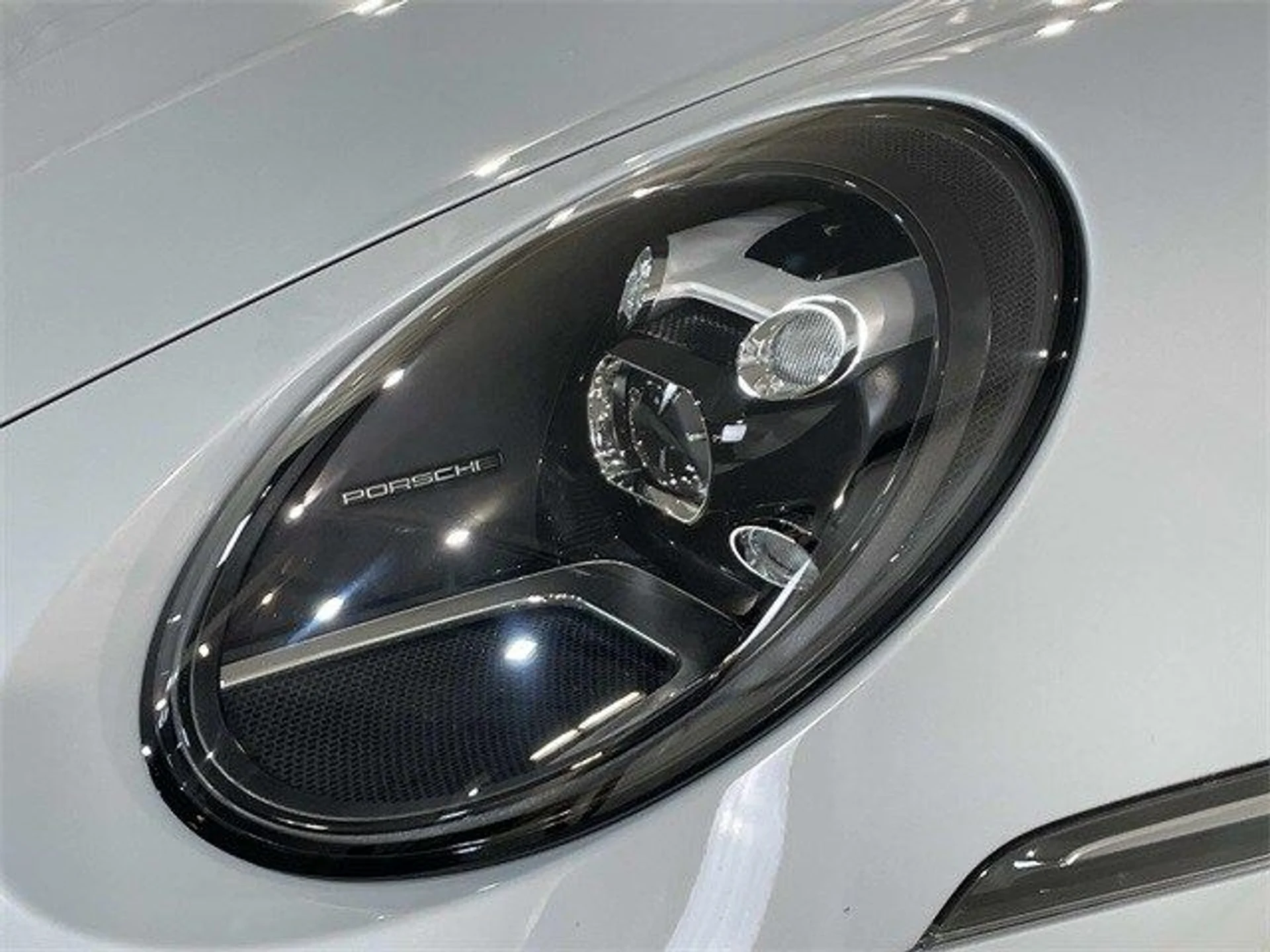 mph010_2581752653_e2bc60795811cab459d24ac0f91c7c85x_1e75c8258b