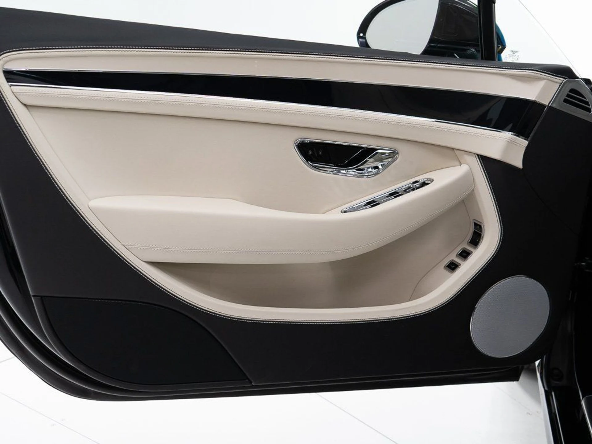 mph010_2588146553_088ba0272e30abd81d10b0e00482238d_e07ae5460d