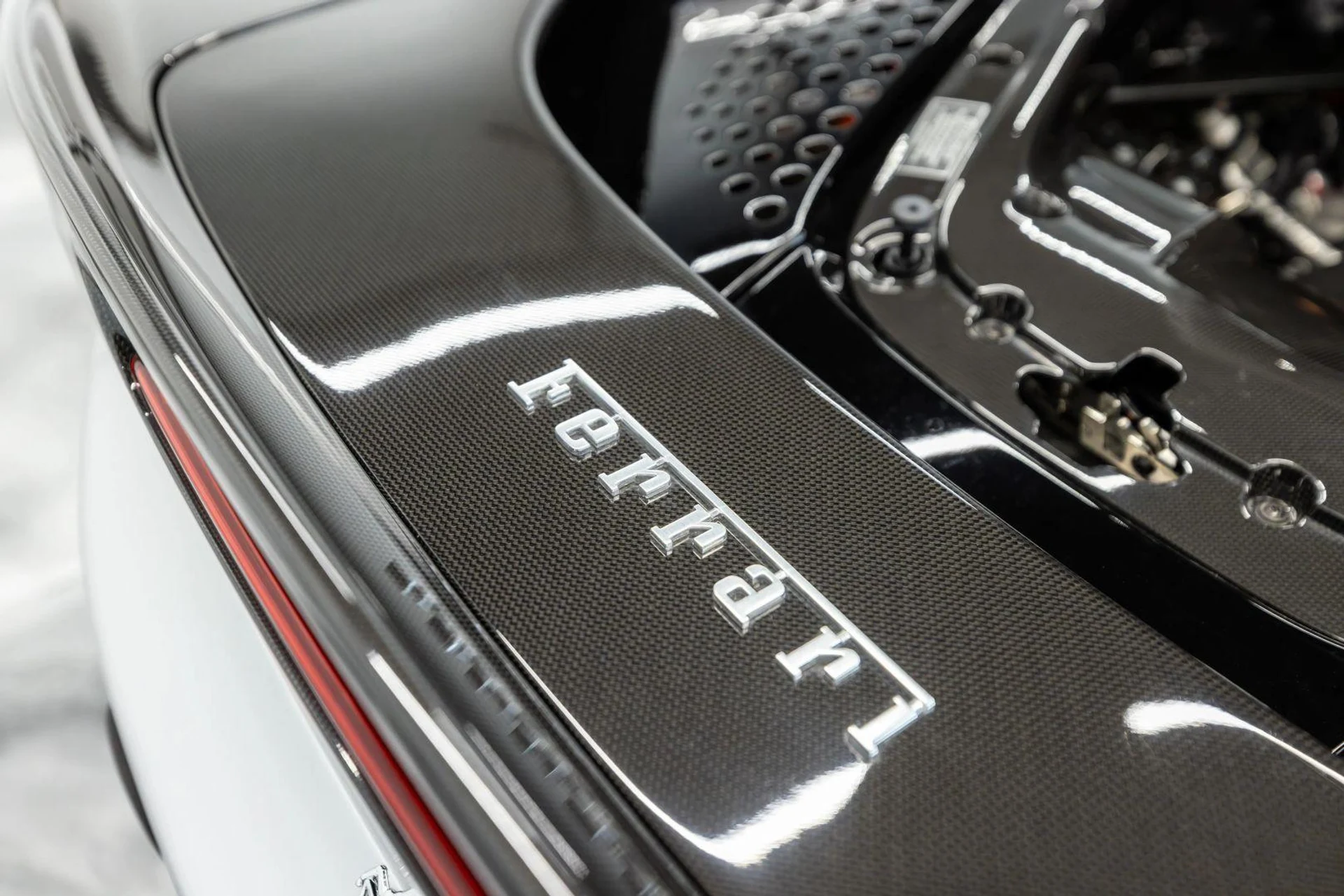 mph010_2595637244_Used_2021_Ferrari_SF_90_Stradale_Coupe_2_D_1777366245_fc9220f5b6