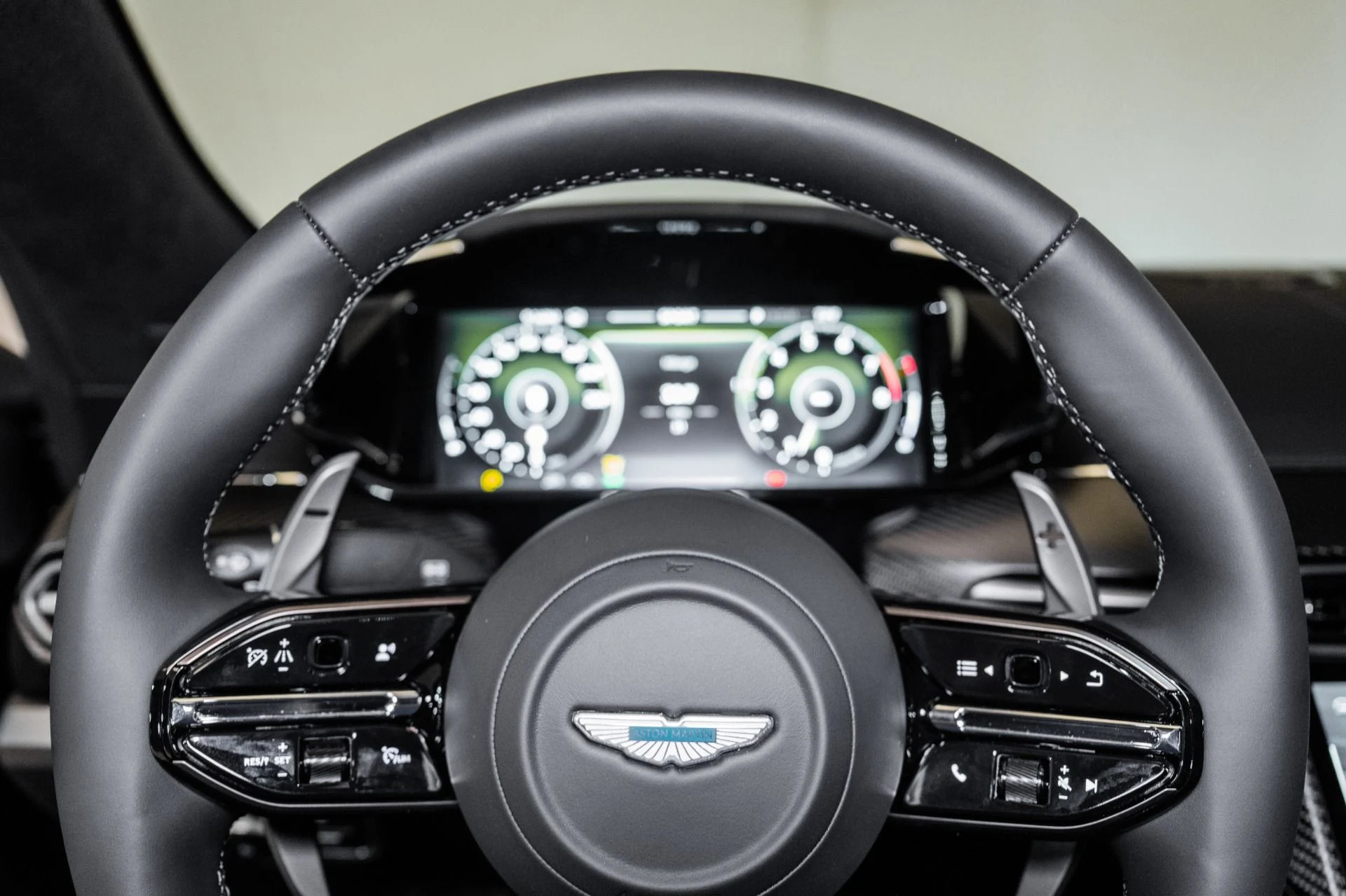 mph010_2607419608_New_2026_ASTON_MARTIN_VANTAGE_1759283584_472f04a181