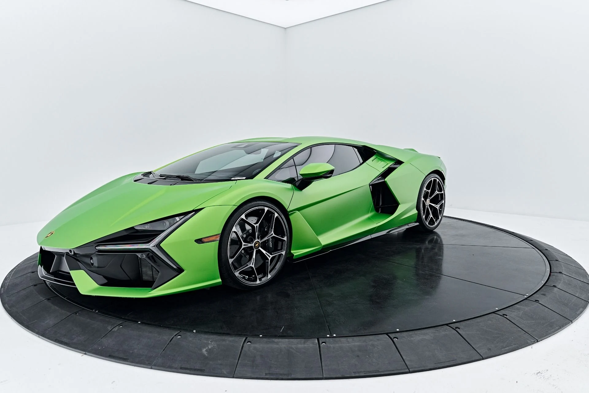 mph010_2611687675_Used_2024_Lamborghini_Revuelto_Base_1789697450_6dccc7f8f0