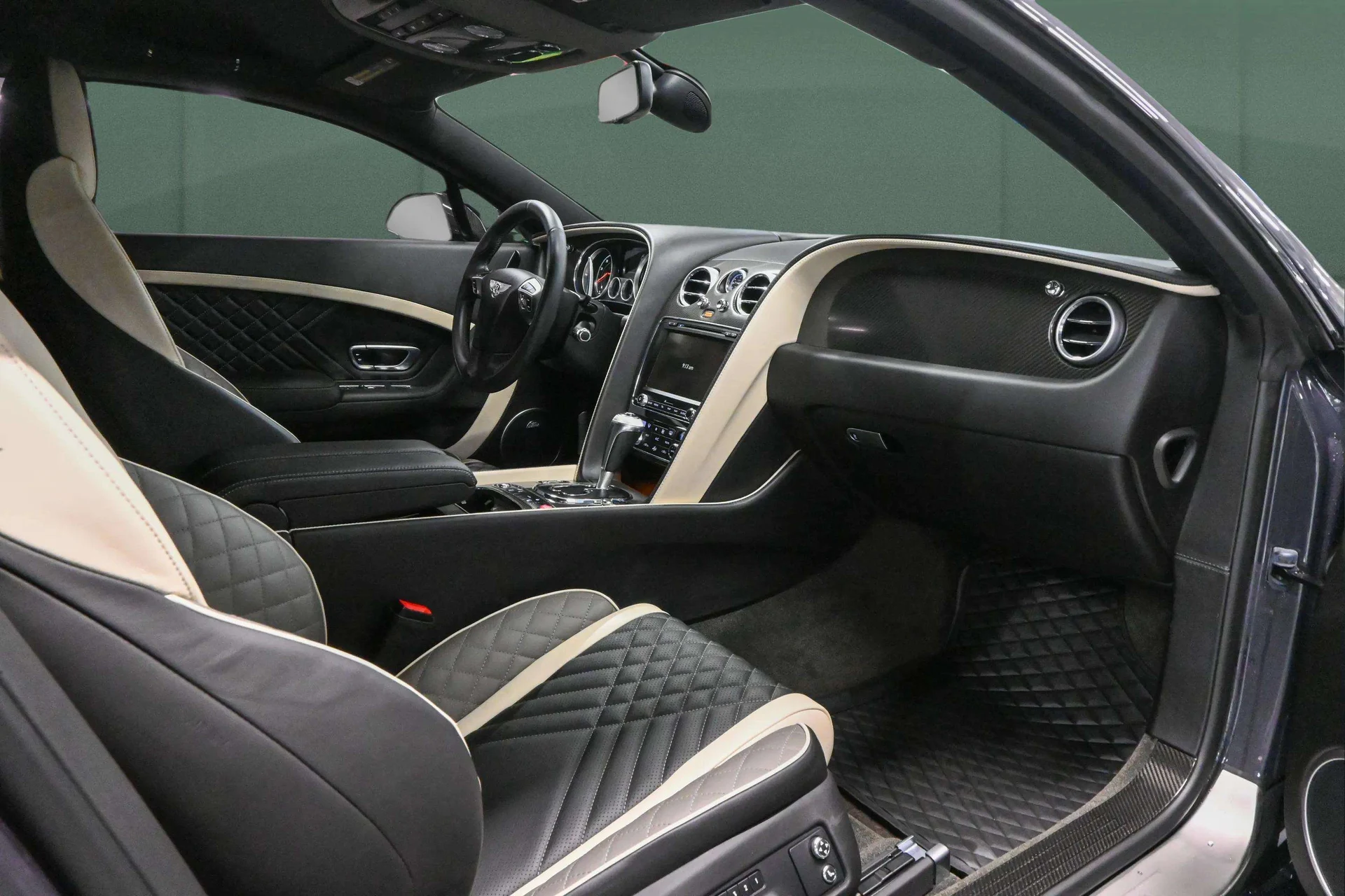 mph010_2635167964_5b1fca65_28e9_499c_831e_a8f23b95a47f_10565cb8c9