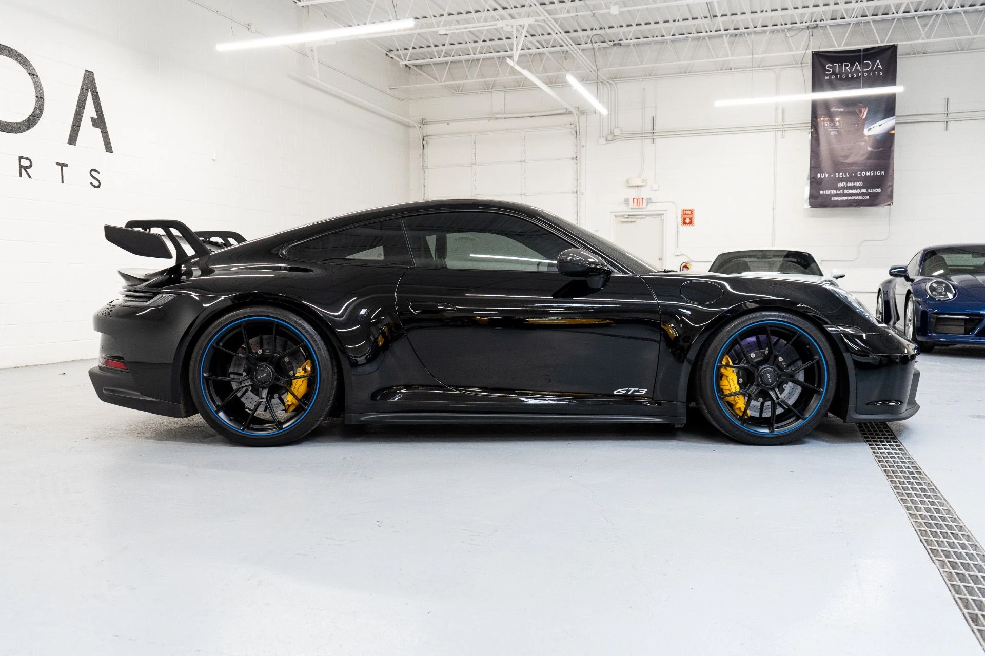 mph010_2637496162_Used_2022_Porsche_911_GT_3_1766000889_5f17eea6ac