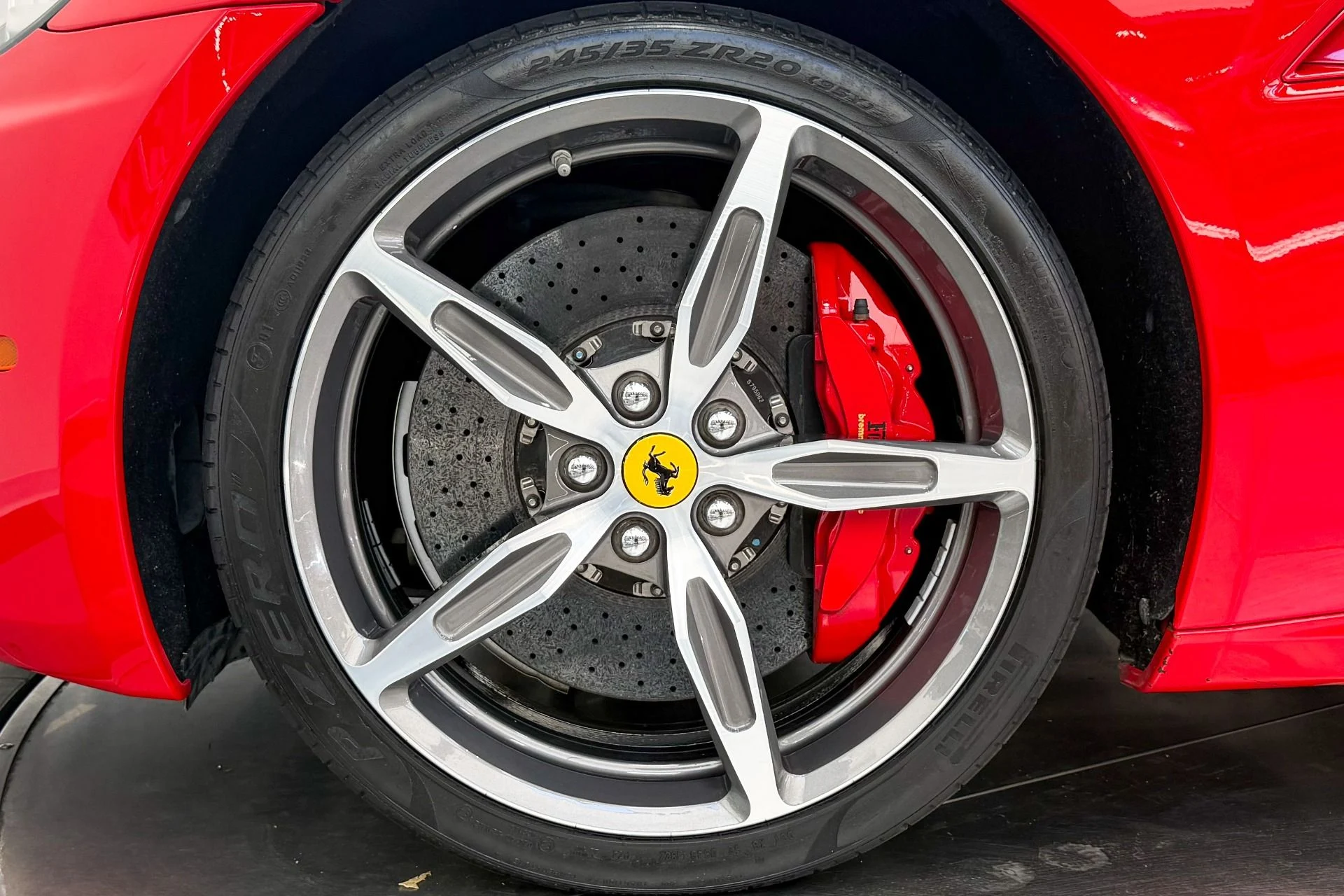 mph010_2639209561_Used_2014_Ferrari_California_Daytona_Seats_490_Horsepower_Carbon_Fiber_Steering_Wheel_w_LE_Ds_1783362230_62f7375015