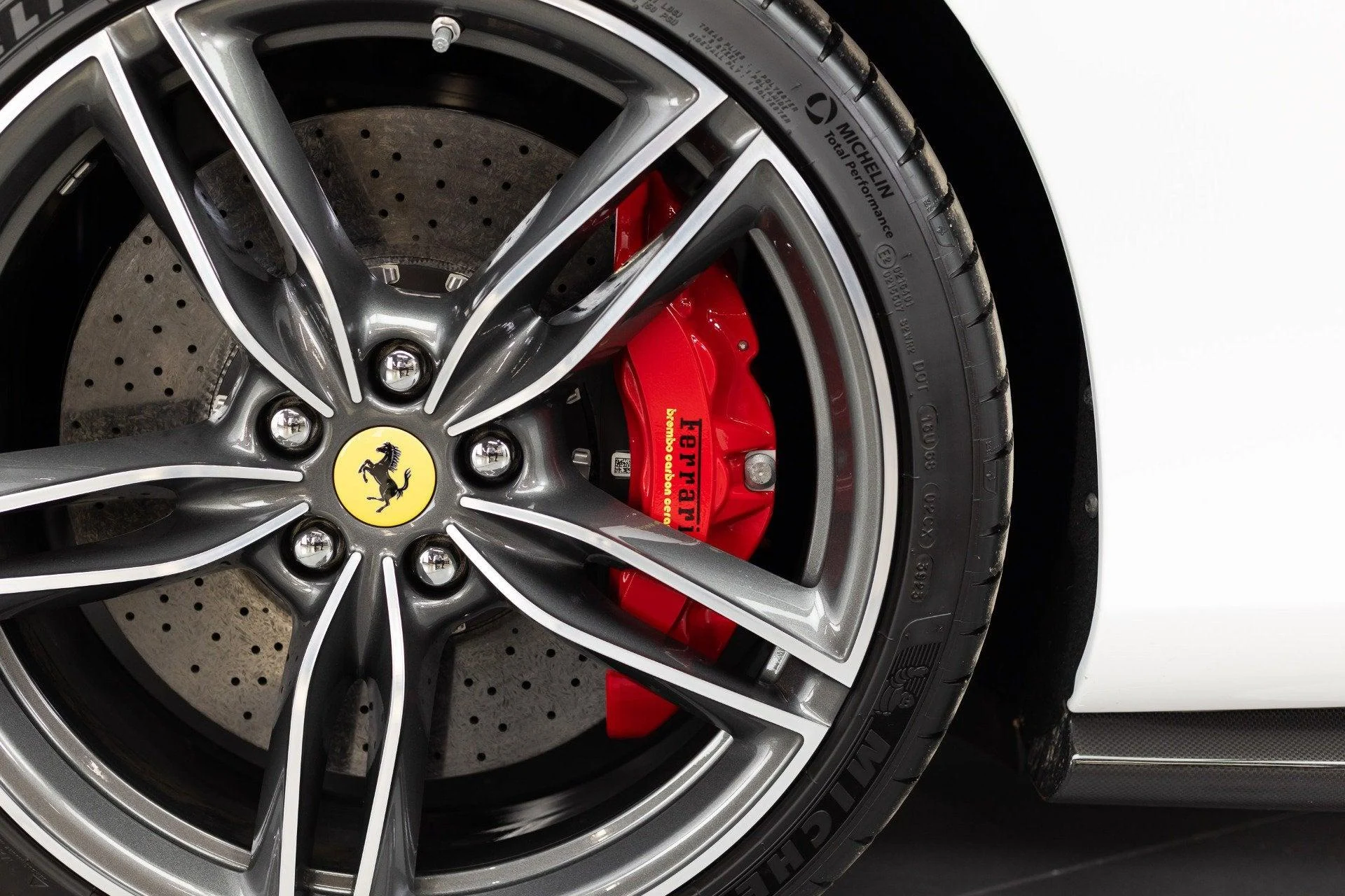 mph010_264498956_Used_2024_Ferrari_Roma_1777368600_472d604767