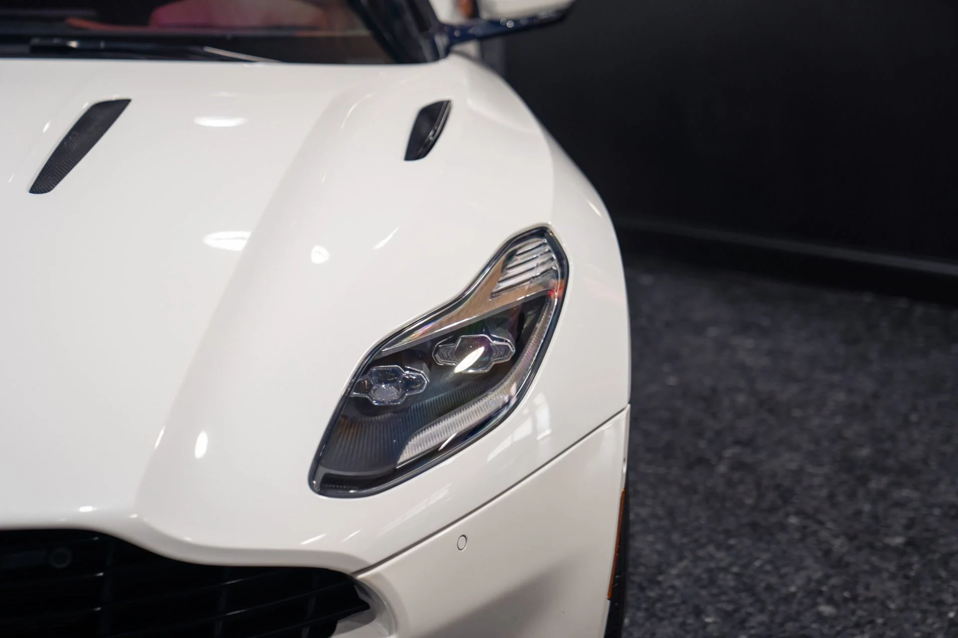 mph010_2649400267_Used_2018_Aston_Martin_DB_11_V12_1788901645_98ca44483b