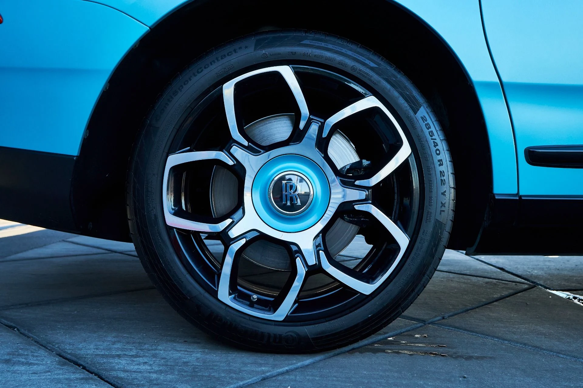 mph010_2652416009_Used_2022_Rolls_Royce_Cullinan_Black_Badge_1765410981_d917aa549e