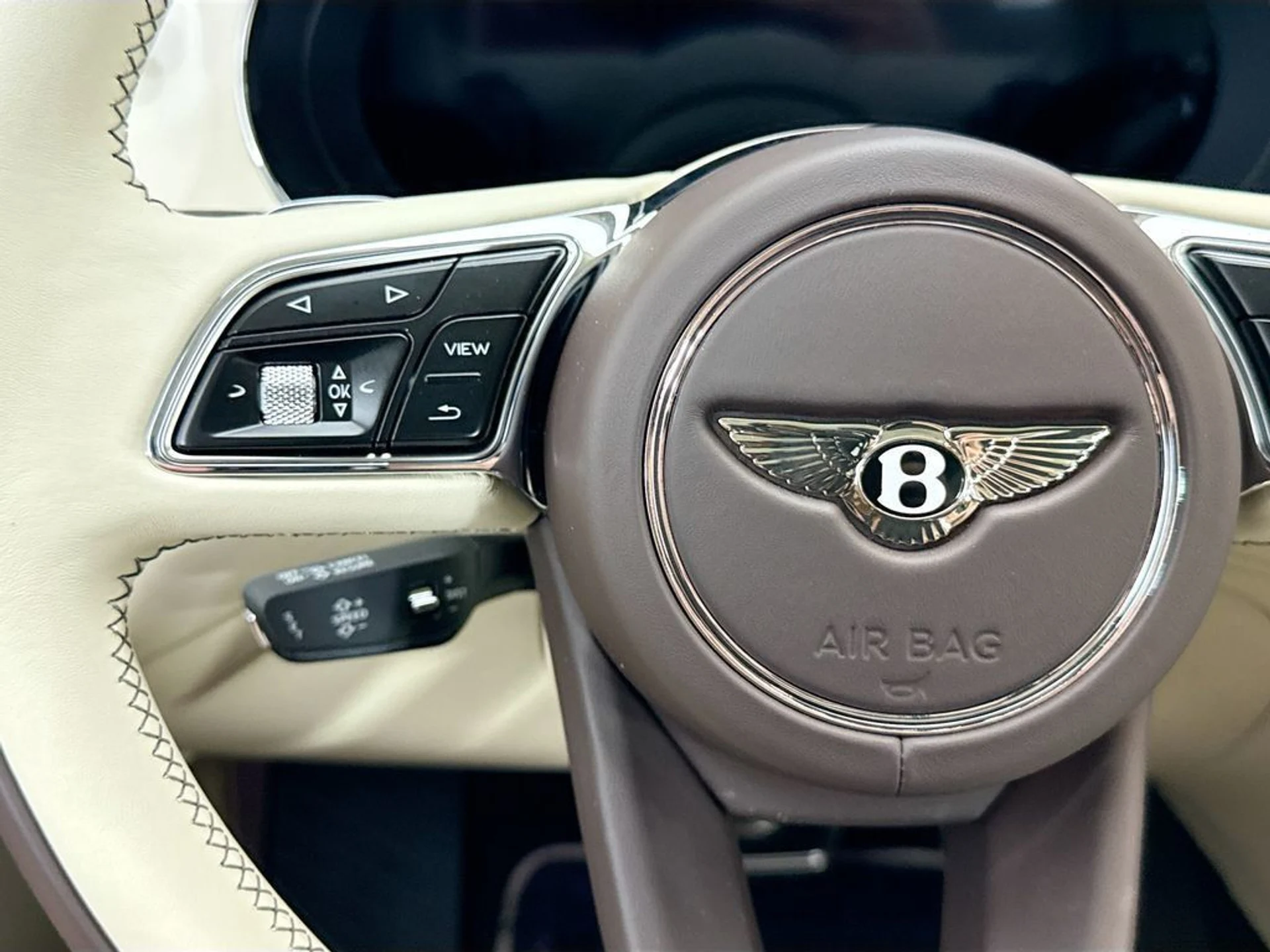 mph010_2655099890_new_2026_bentley_bentayga_8119_23010475_11_1024_daf8bee67d