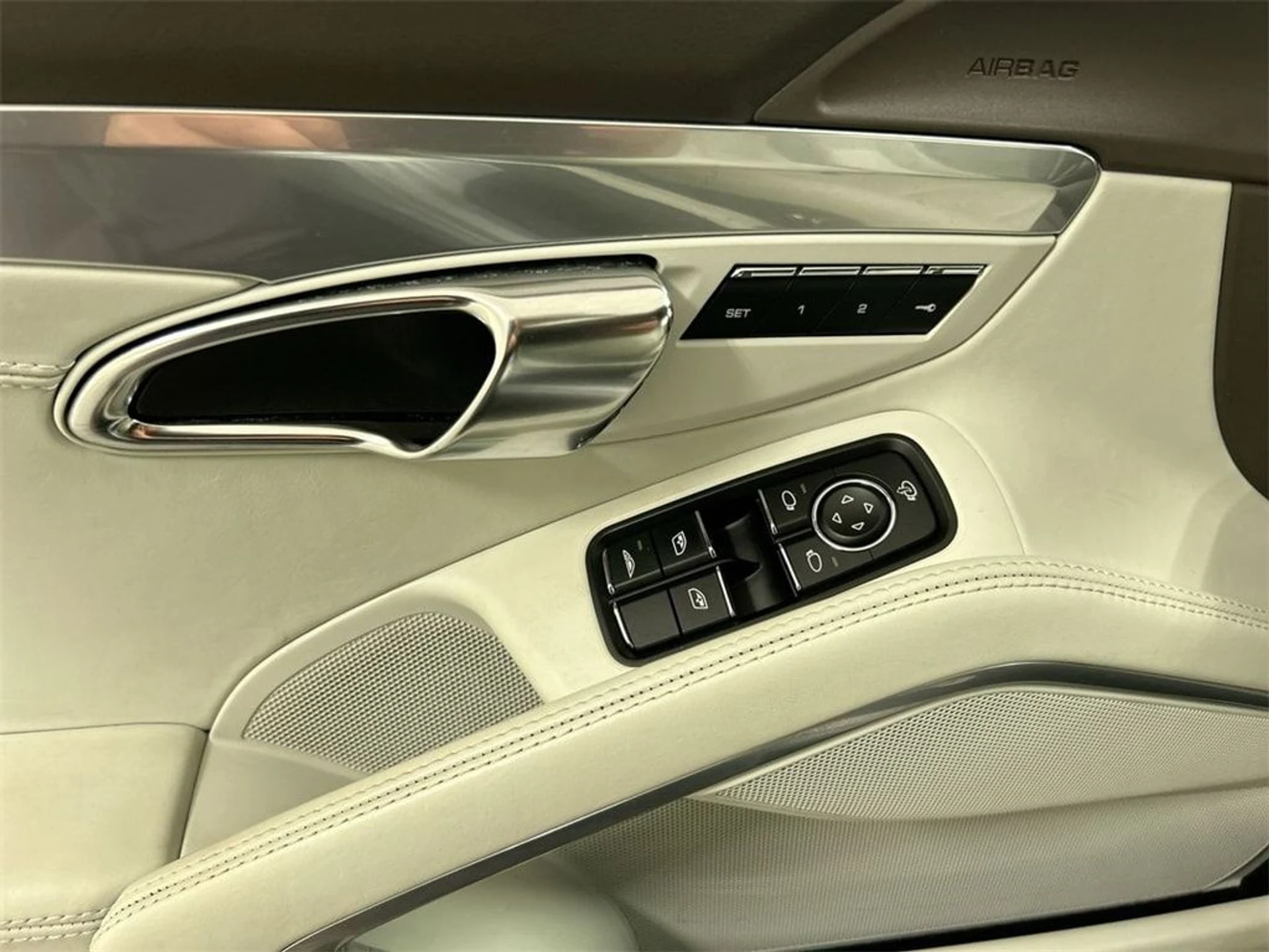 mph010_2656682990_979d370607c4895bd7f540653a17e76bx_bc6b0d18bb