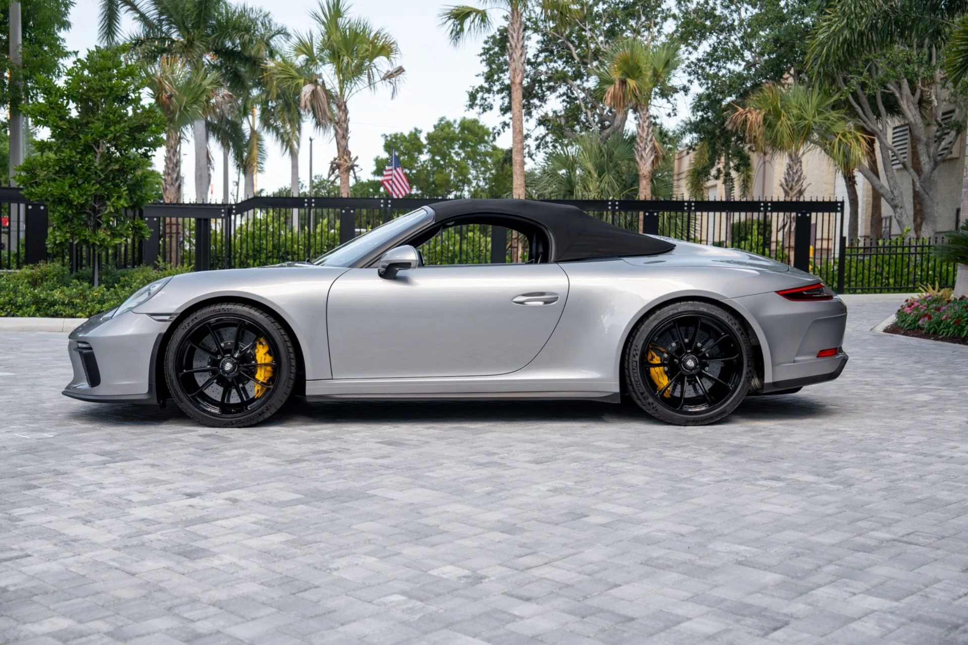 mph010_2656720779_Used_2019_Porsche_911_Speedster_1781046586_f40dd842c1