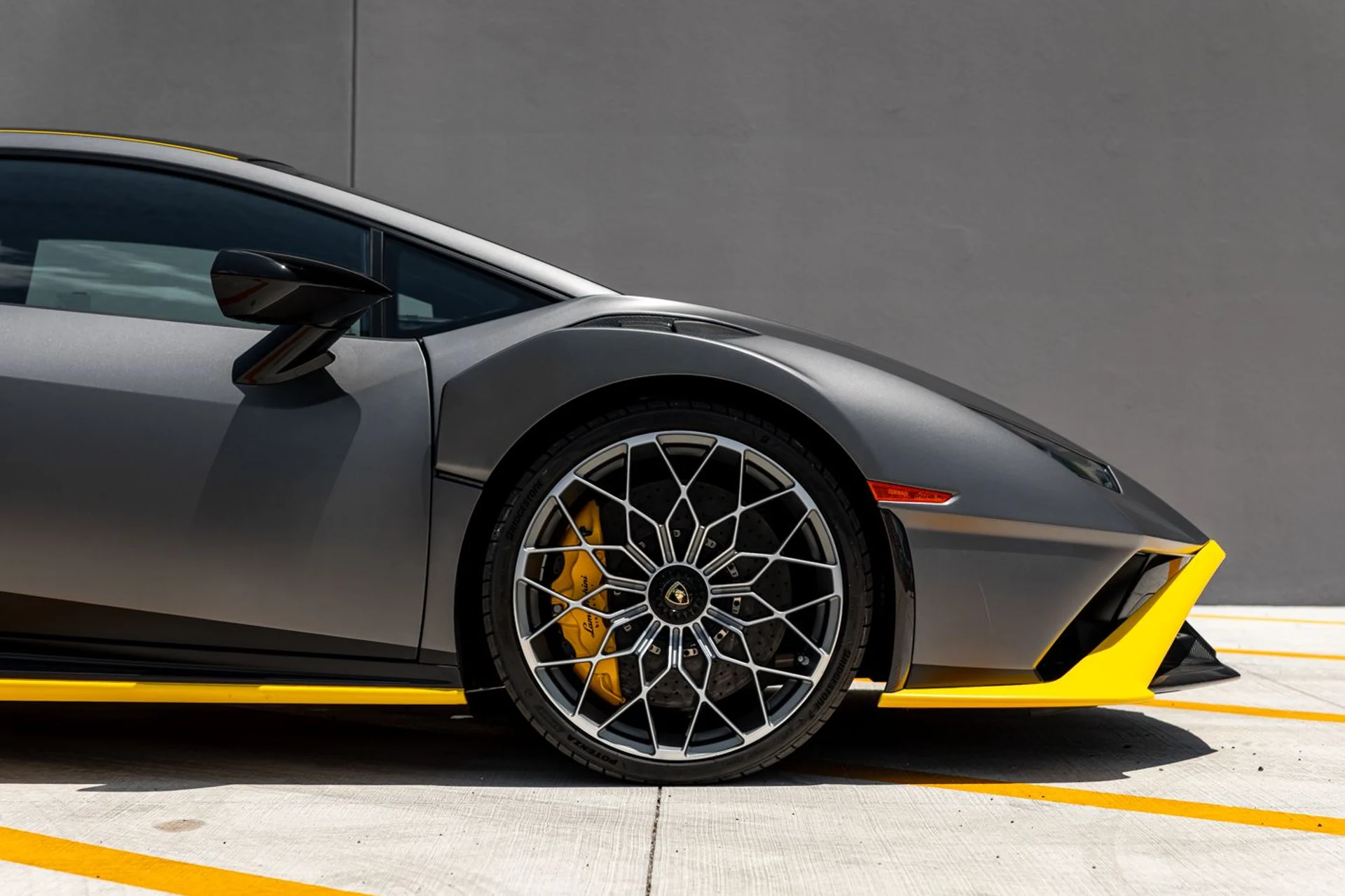 mph010_2657107608_Used_2024_Lamborghini_Huracan_STO_143a28dd24