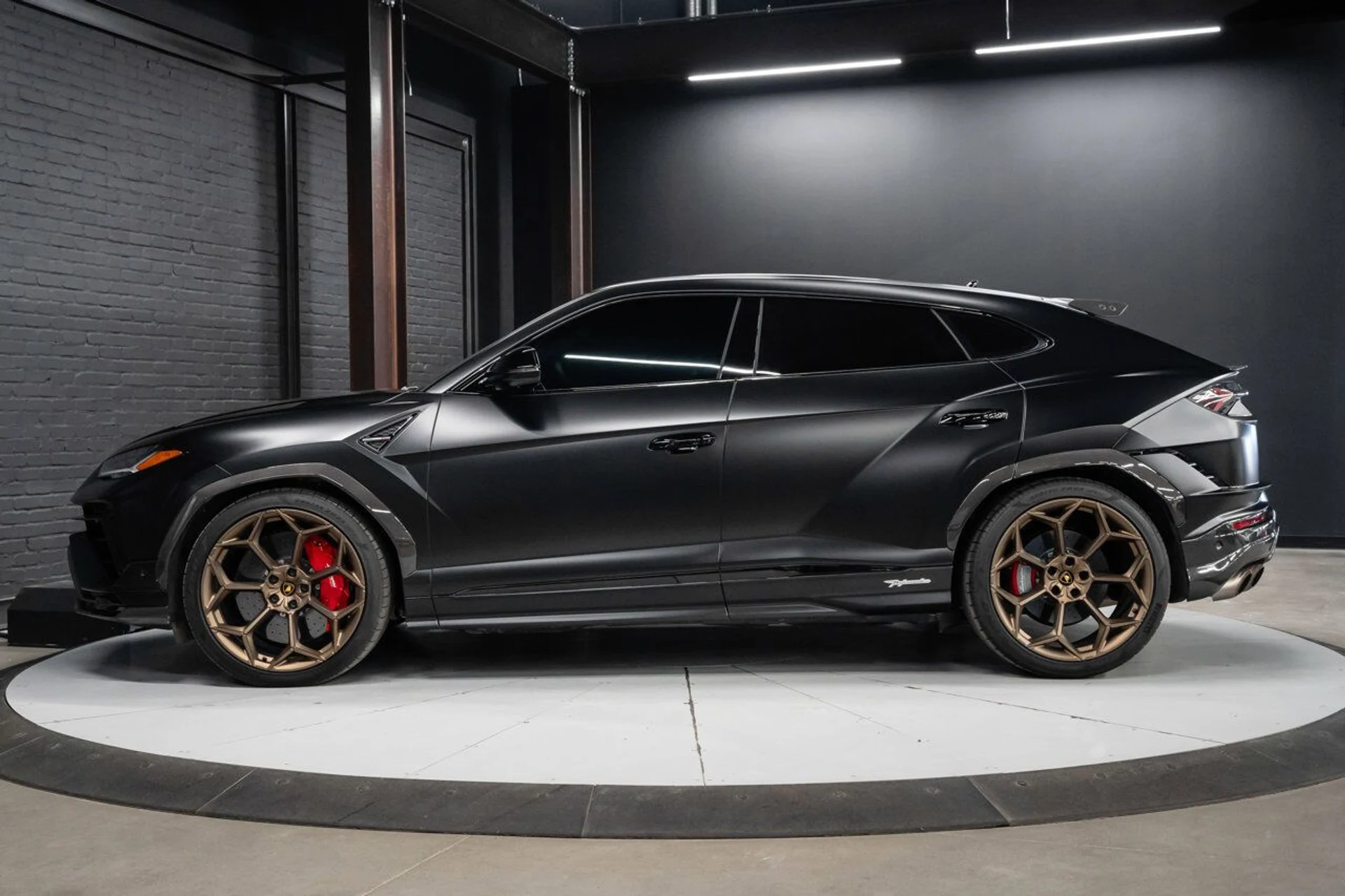 mph010_2660384323_lamborghini_urus_2023_dc796963ef