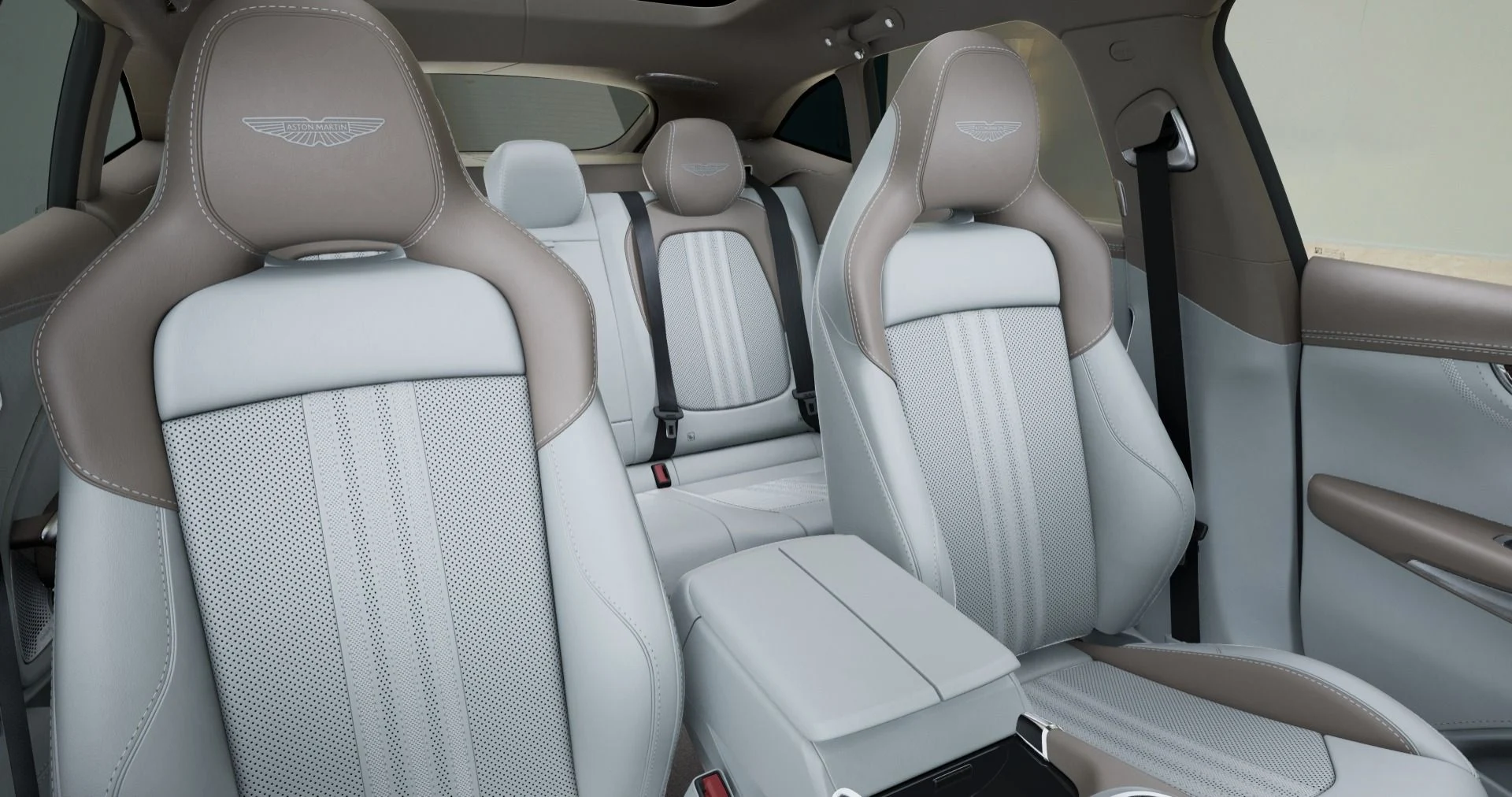 mph010_2672924944_Used_2025_Aston_Martin_DBX_707_1763669108_0ceea0f0c2