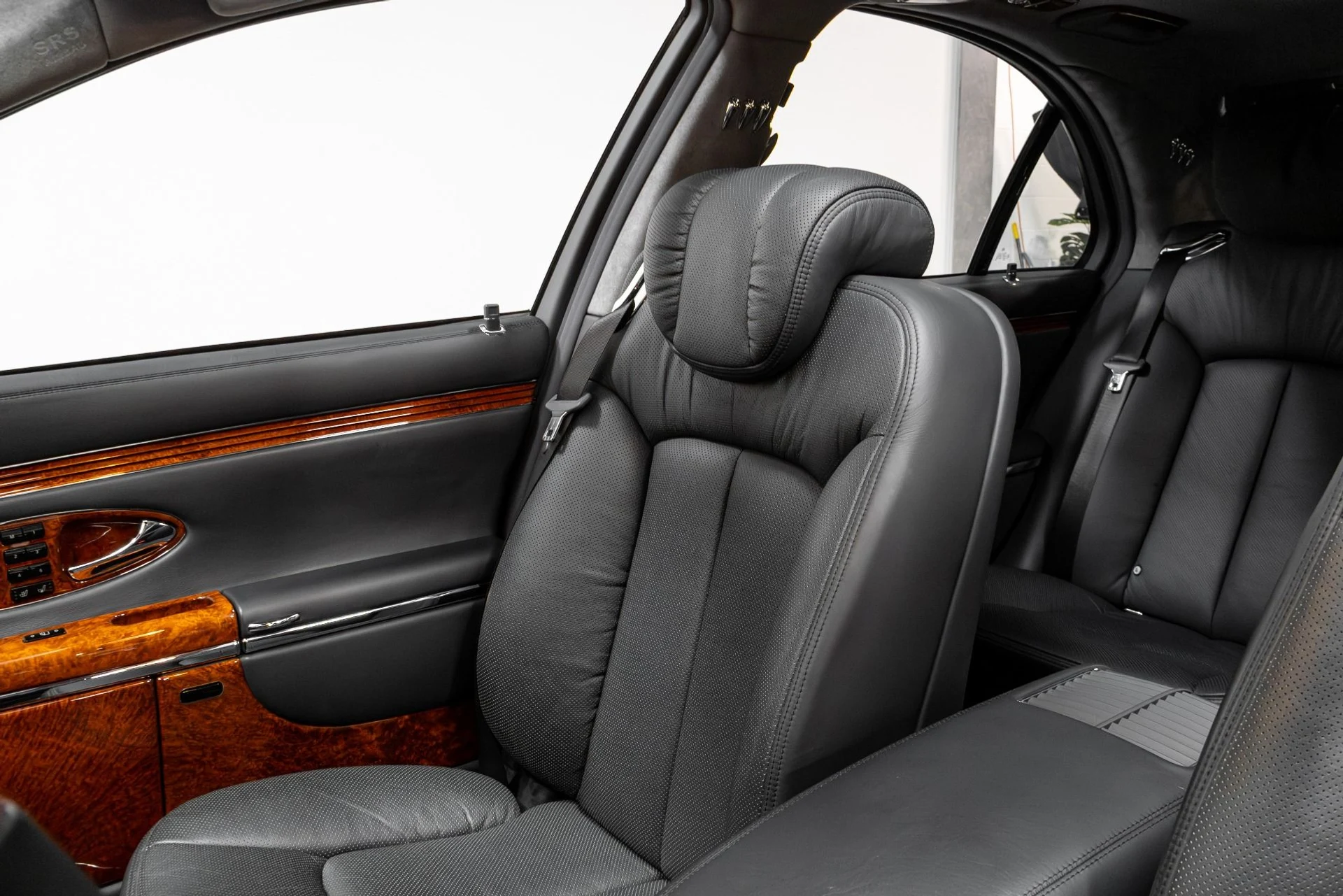 mph010_2684228234_Used_2004_Maybach_57_1769486757_672a661f60