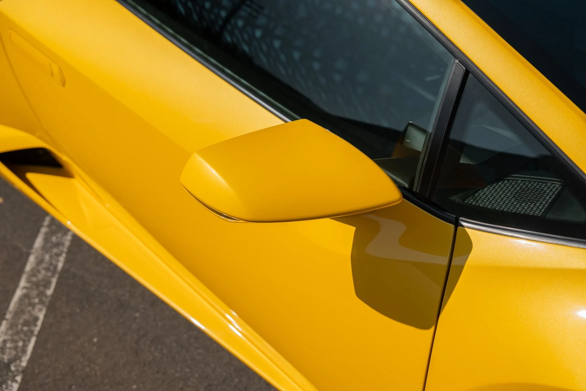 mph010_2684423578_Used_2018_Lamborghini_Huracan_LP_580_2_1762289056_302eb45835