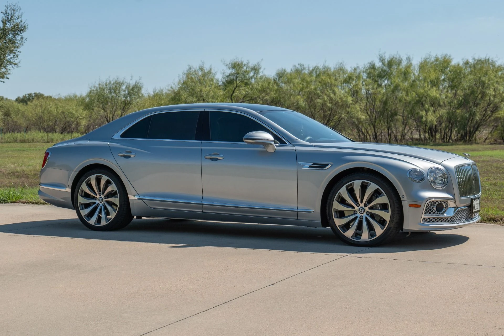 mph010_2688667521_Used_2022_Bentley_Flying_Spur_V8_1791934943_d32eb35518