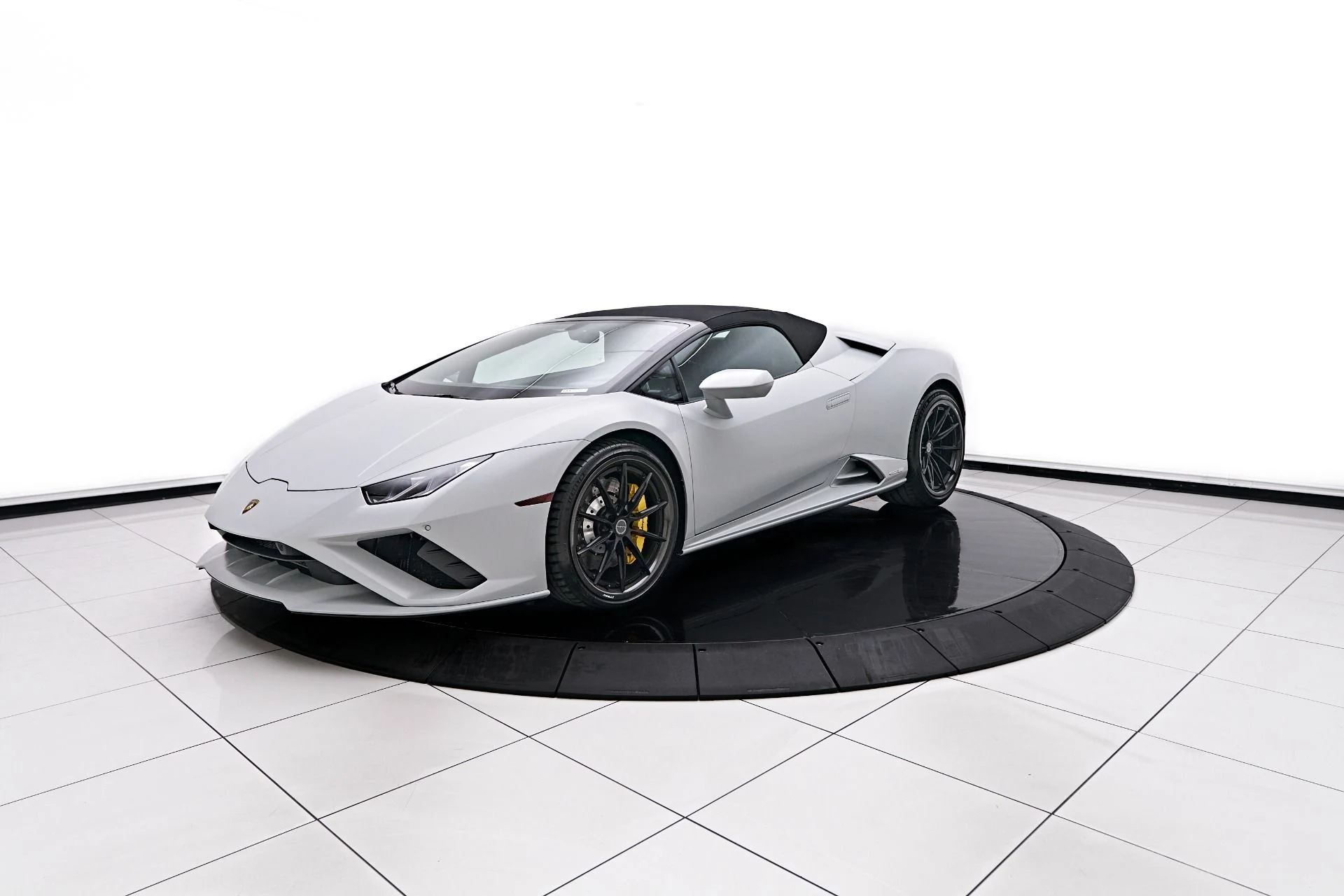 mph010_2691226669_Used_2021_Lamborghini_Huracan_EVO_Base_1754524536_1d22868172
