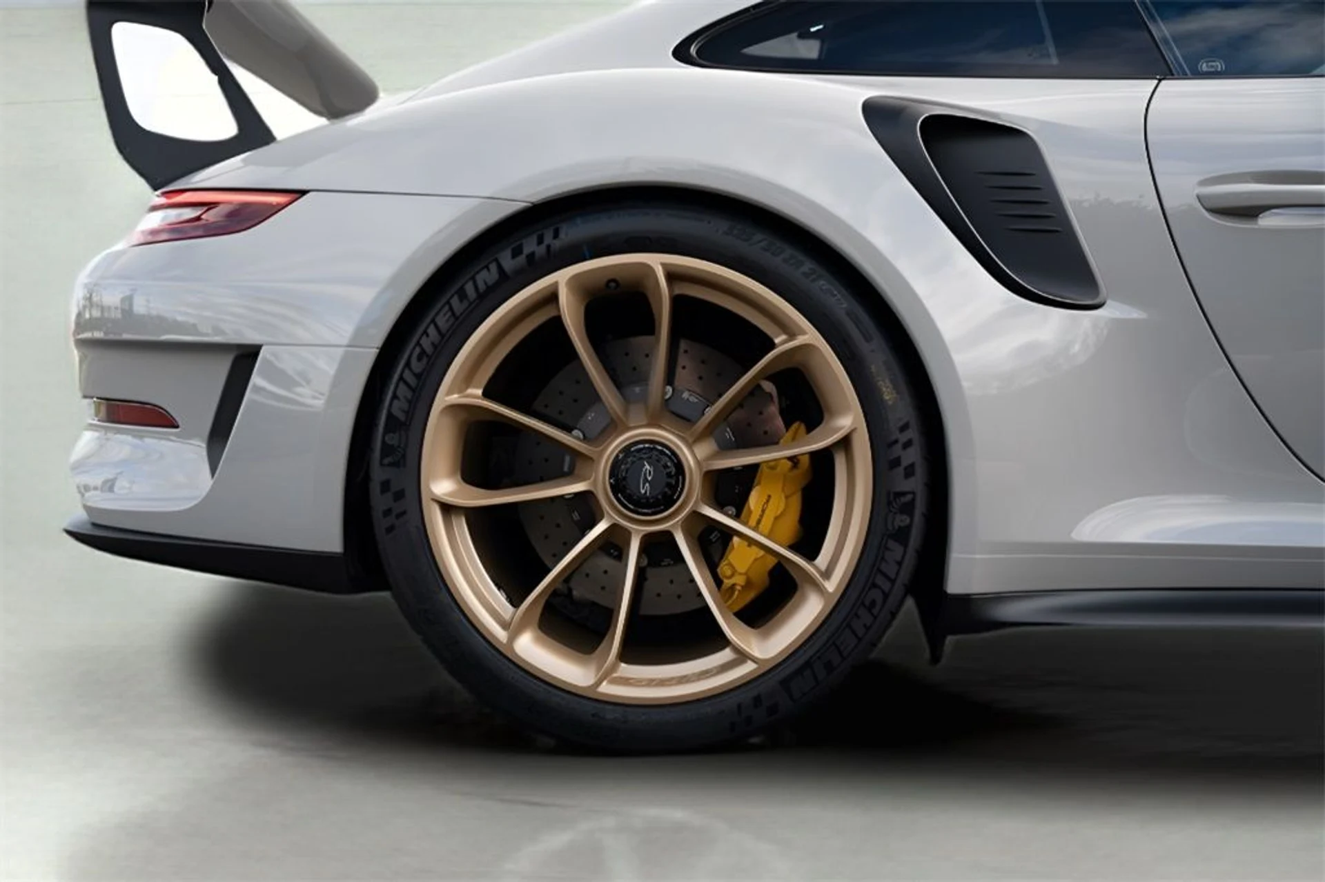 mph010_2691587269_image_12_dab93627bc