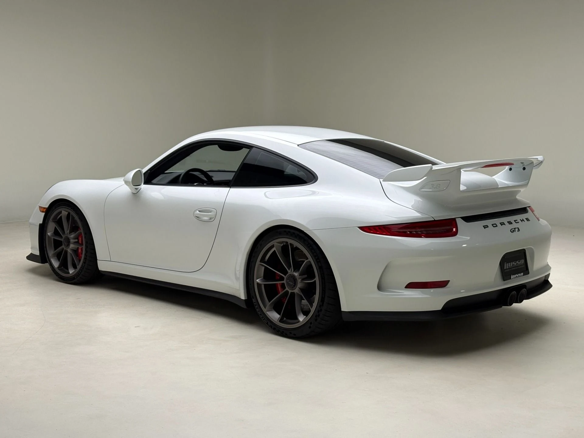 mph010_2694307521_Used_2015_Porsche_911_GT_3_1777923557_2184e10928