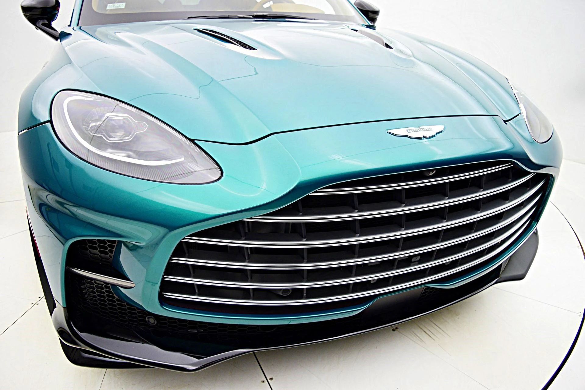 mph010_2708653474_New_2025_Aston_Martin_DBX_707_f28c4f94ea