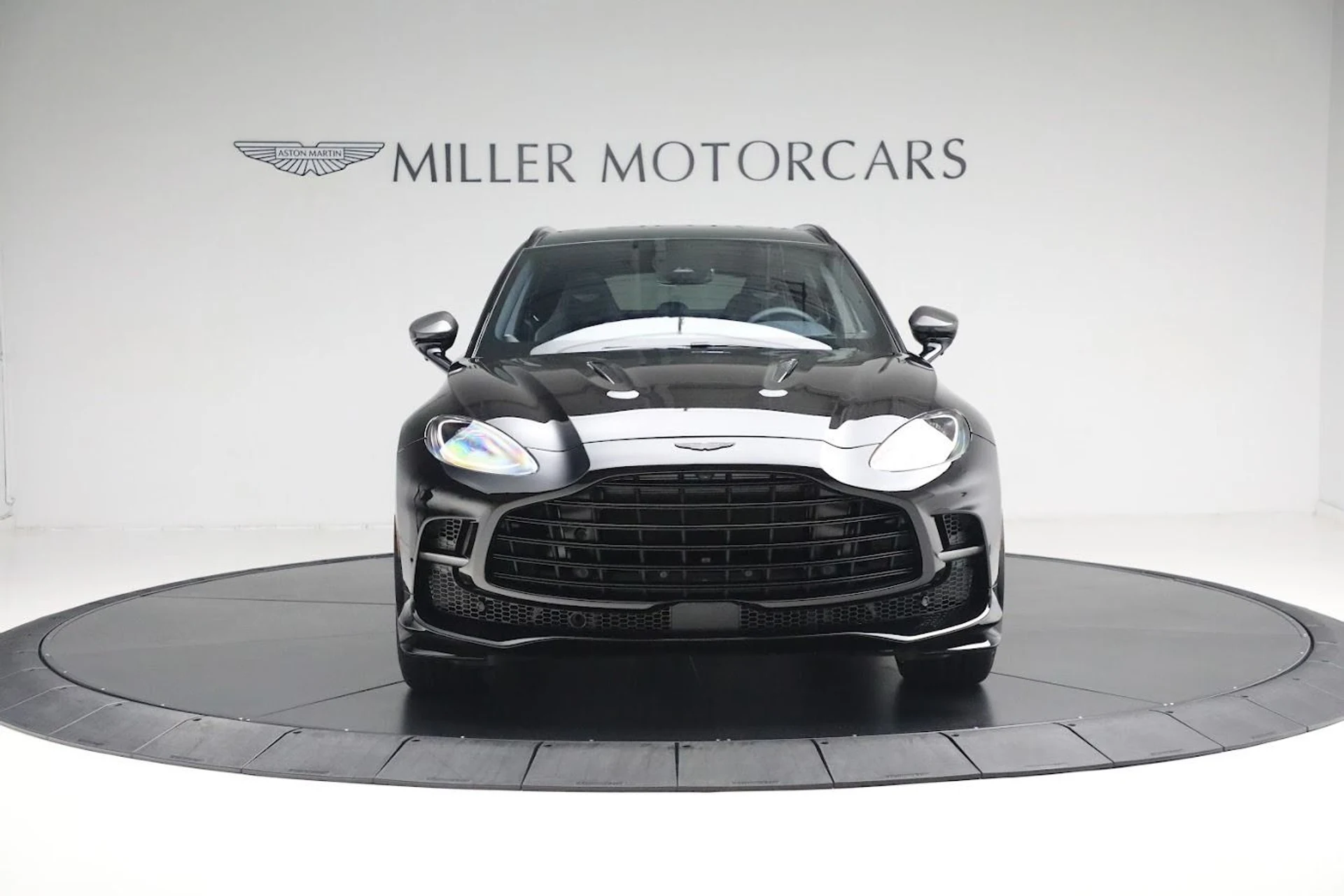 mph010_2708787871_New_2025_Aston_Martin_DBX_707_03c1c97c82