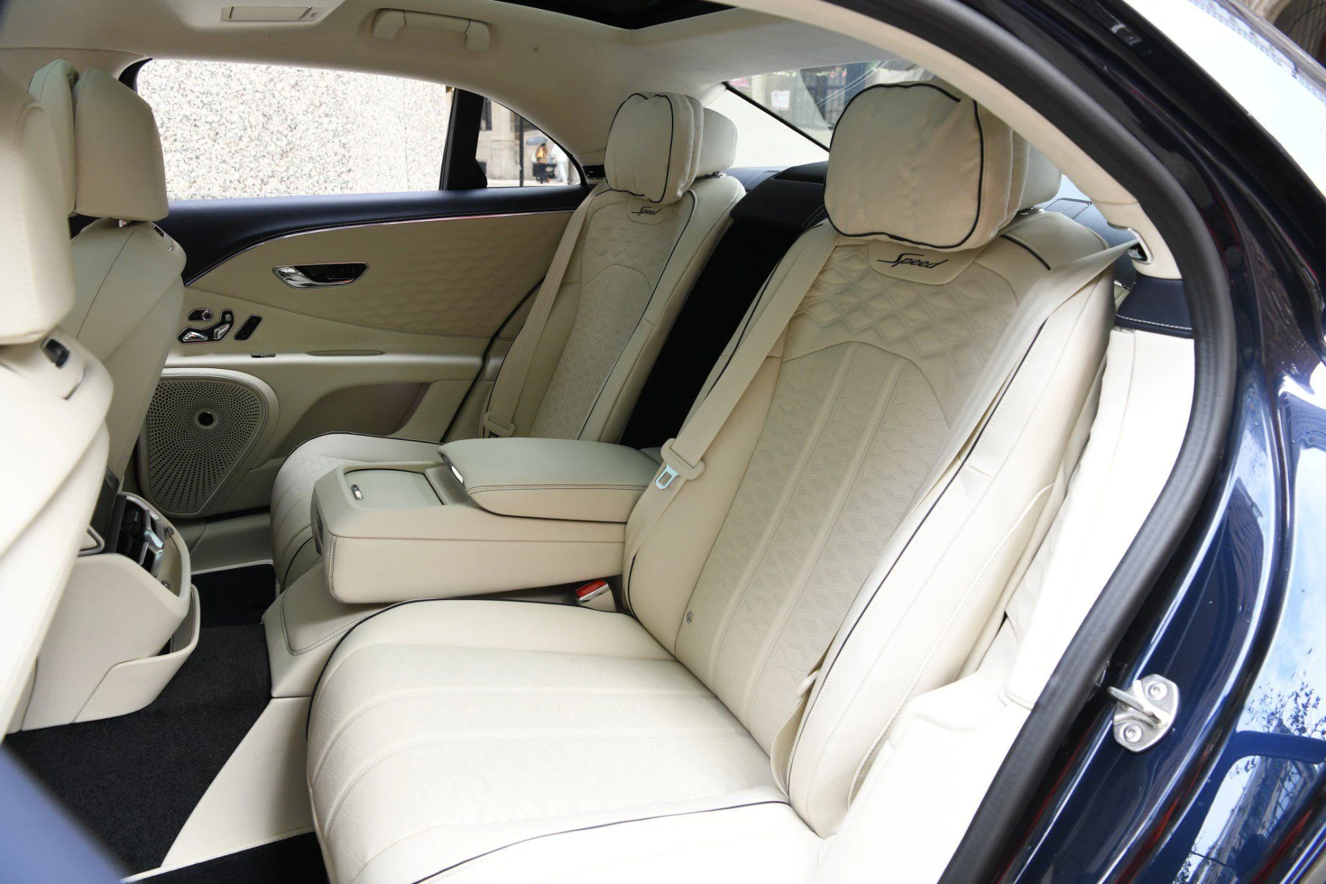 mph010_2709457499_2d0983e7cfd0218d5c6172b2e09c0125x_9e720b4f48