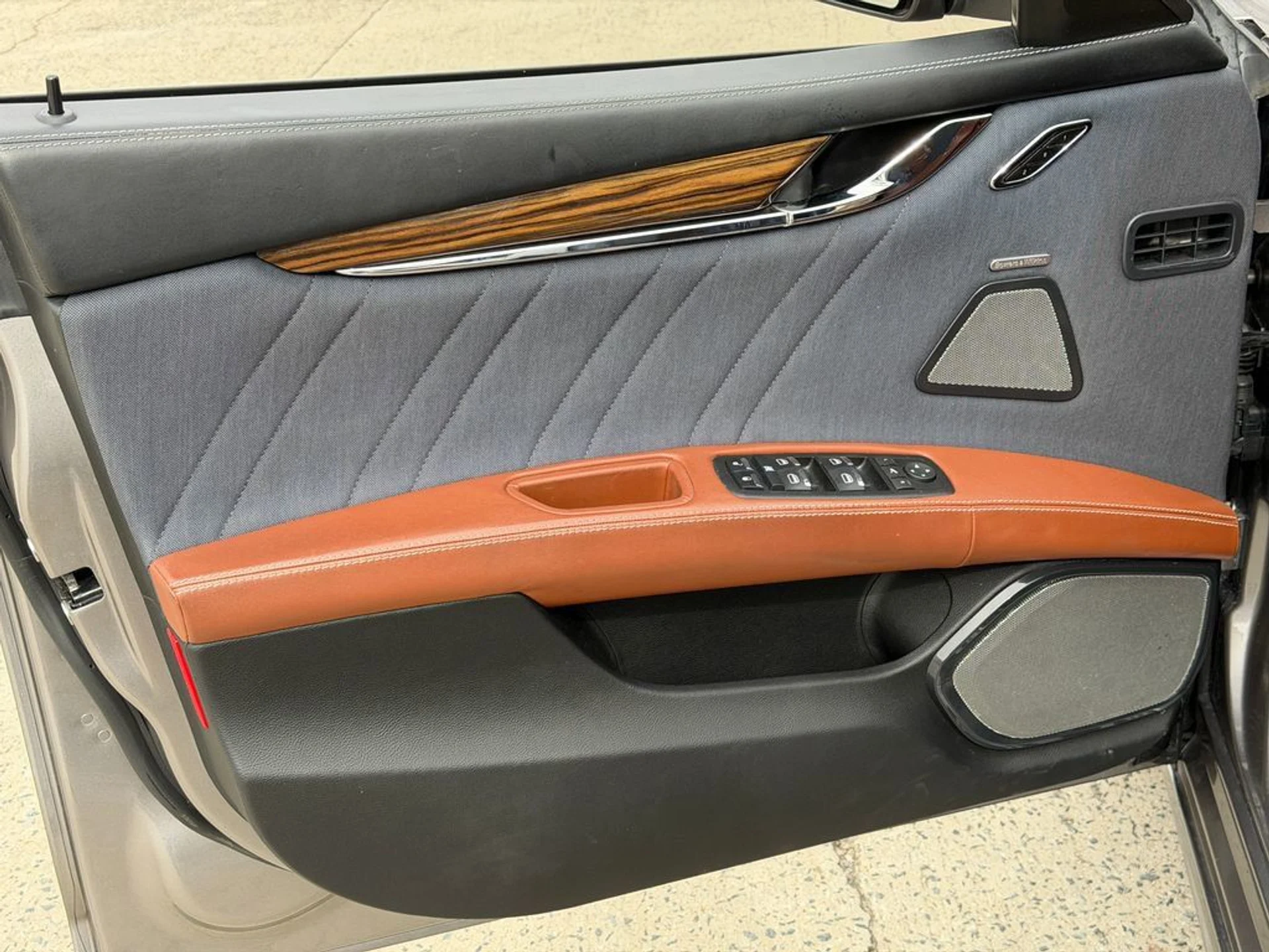 mph010_2716157850_e9adb3c760f04f20b38c5608aa780958_60330c019b