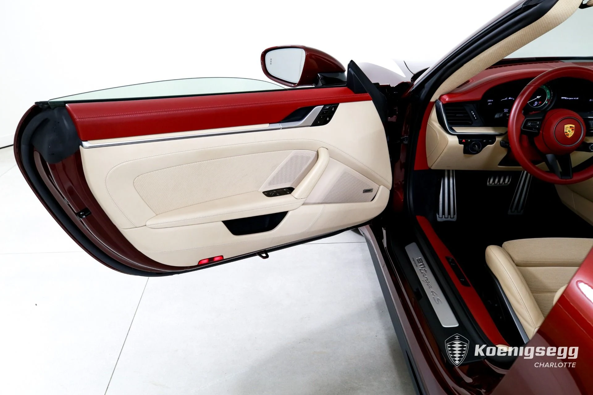 mph010_2725797405_Used_2021_Porsche_911_Targa_4_S_Heritage_Design_Edition_1761056458_54063bb921
