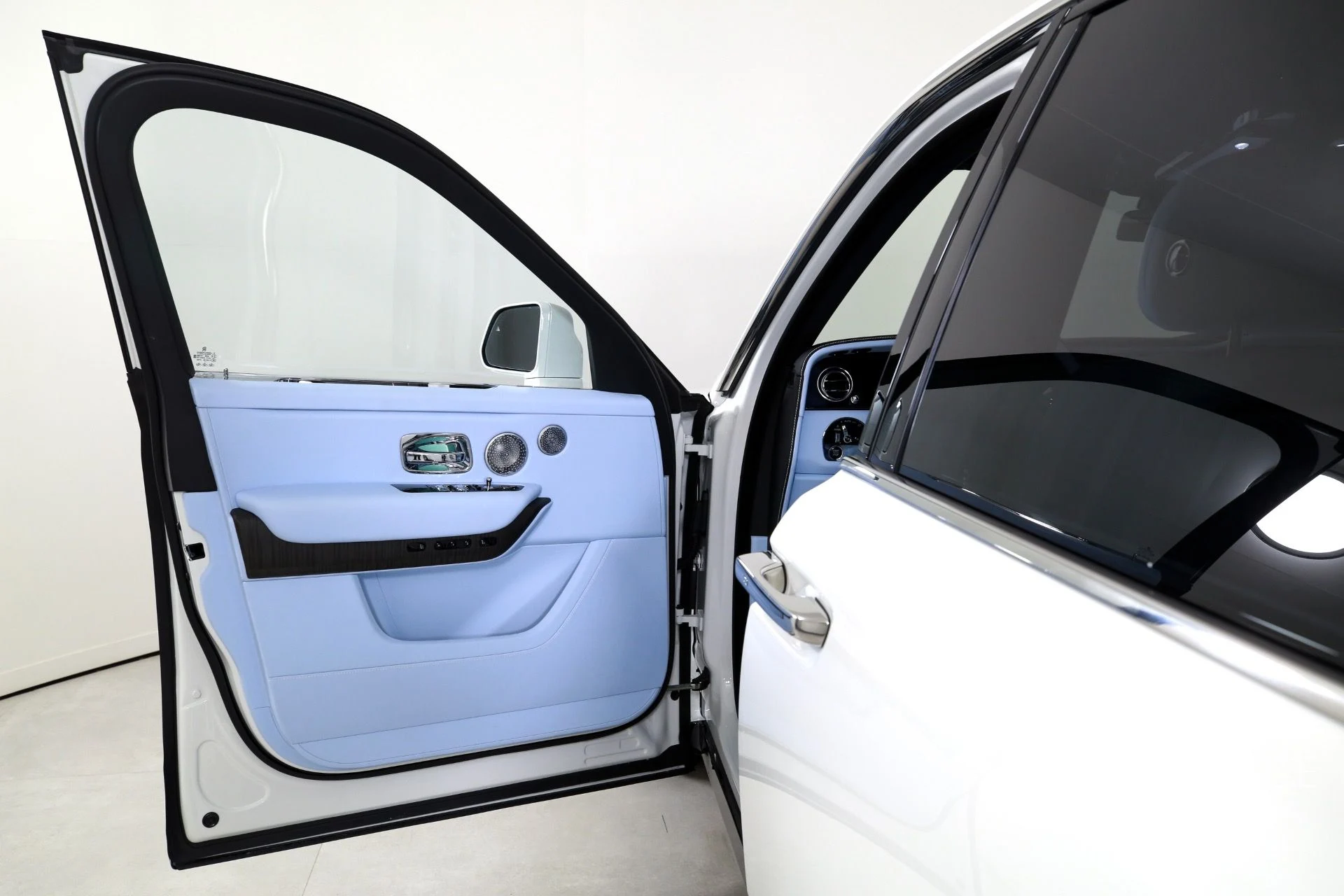 mph010_2728884582_Used_2026_Rolls_Royce_Cullinan_1759509260_4f0a8842f5