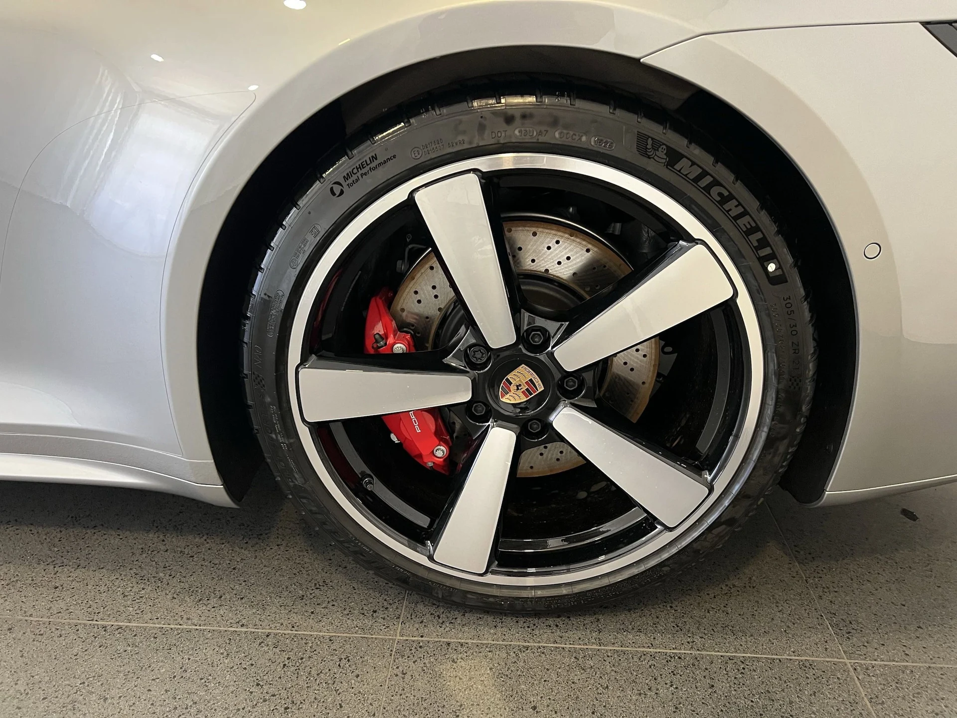 mph010_2735546765_2a58a4e69e856dbfb98b40d997619901x_032795cf36