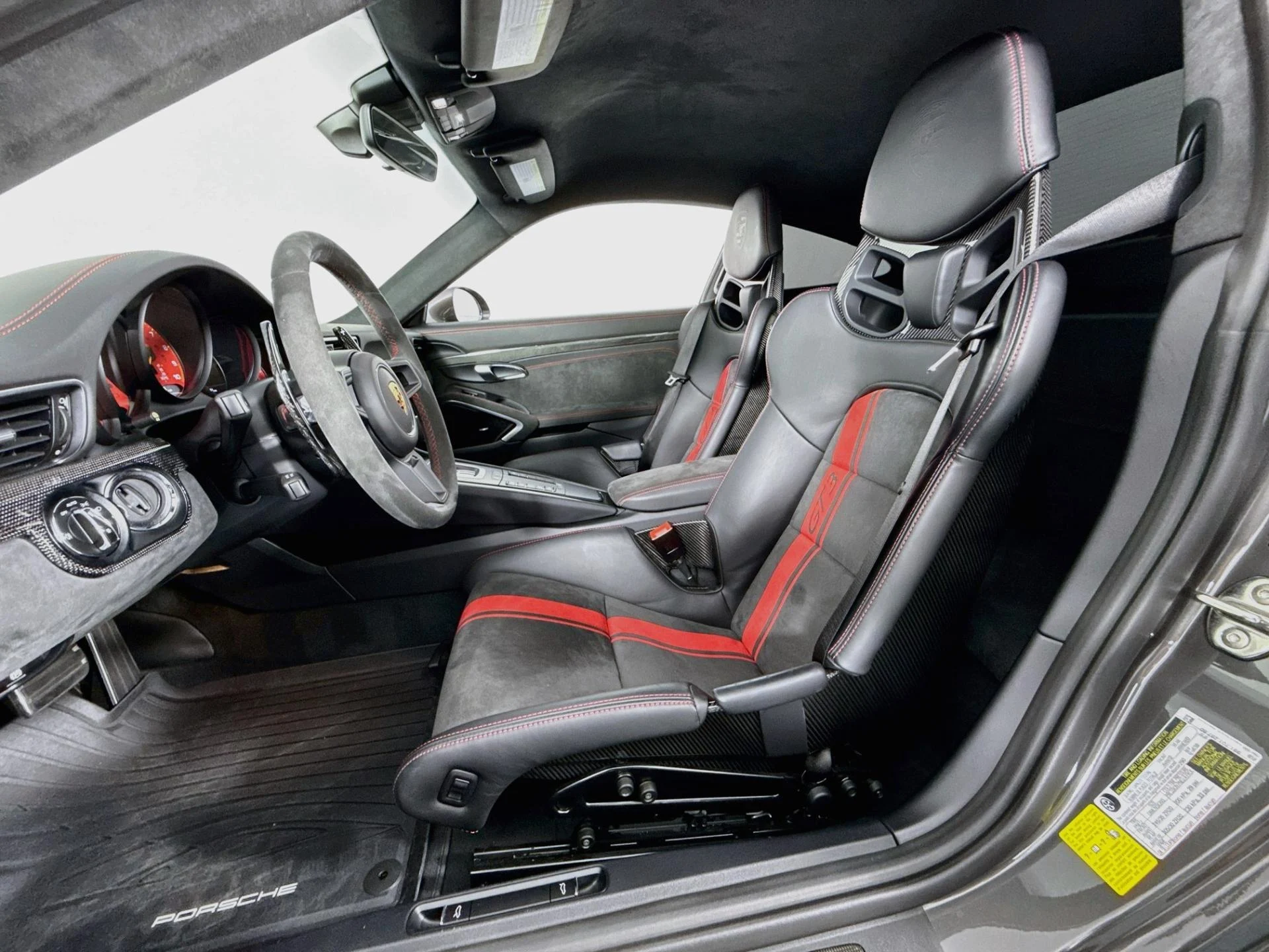 mph010_2737603239_Used_2019_Porsche_911_GT_3_1786138091_92890ab67f