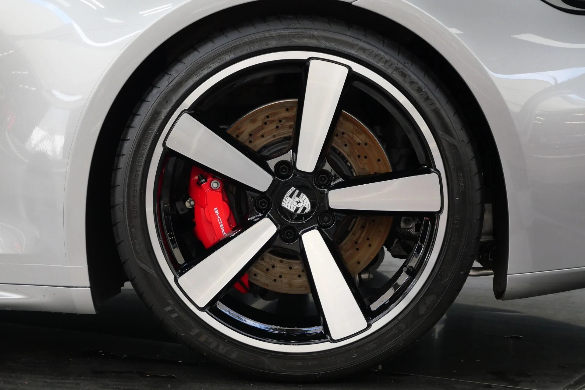 mph010_2738186371_Used_2025_Porsche_911_Carrera_S_Sport_Design_Package_18_Way_Seats_Carrera_Classic_Wheels_1775922258_92562fc099