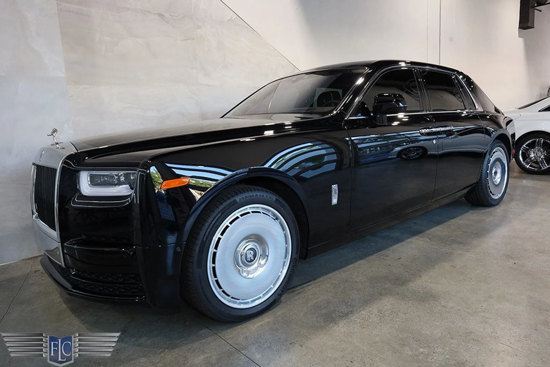mph010_2750730957_used_2022_rolls_royce_phantom_sedan_9689_23002313_11_1024_9d0b6eb214