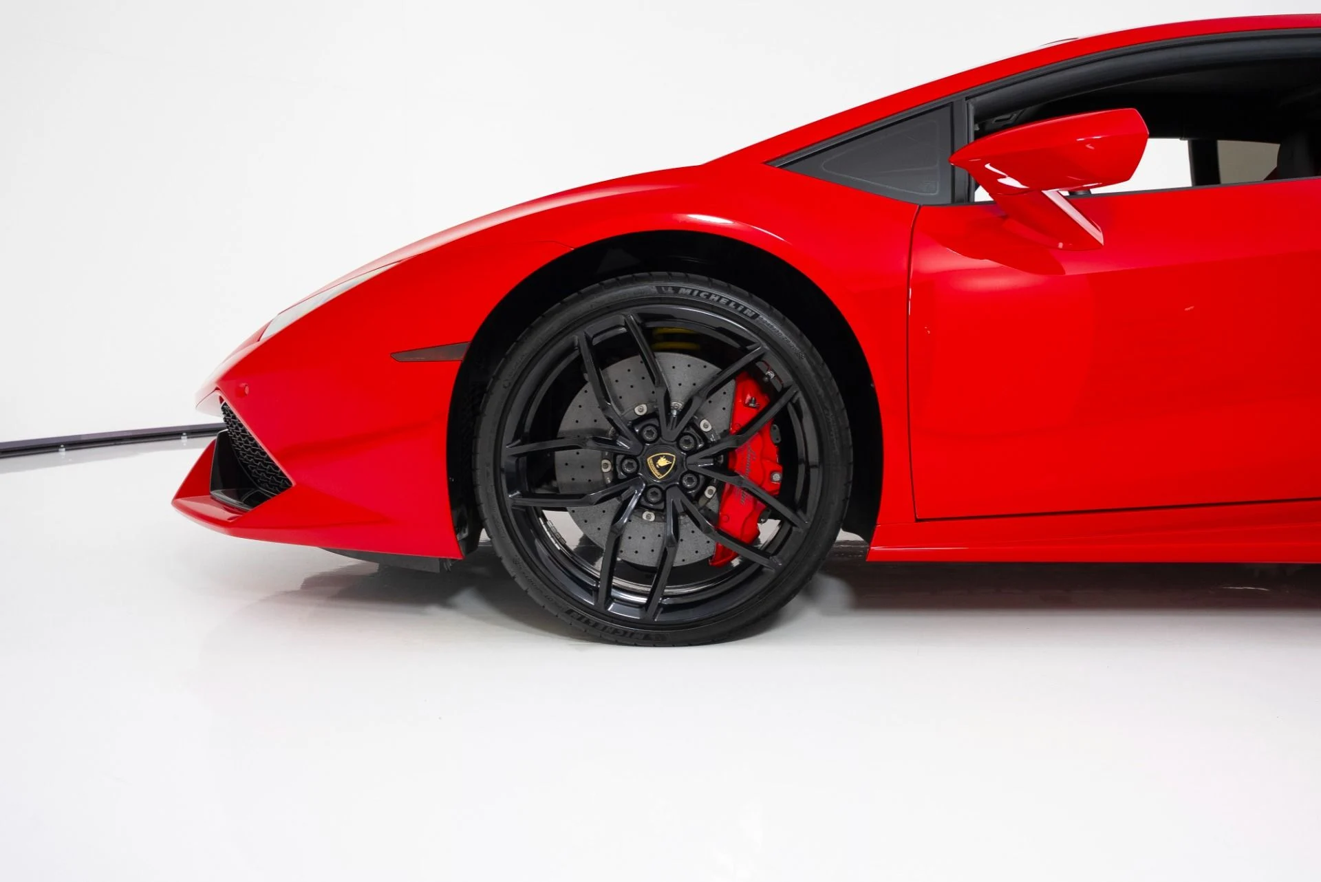 mph010_2752160530_Used_2015_Lamborghini_Huracan_LP_6104_1757361046_12faff2755