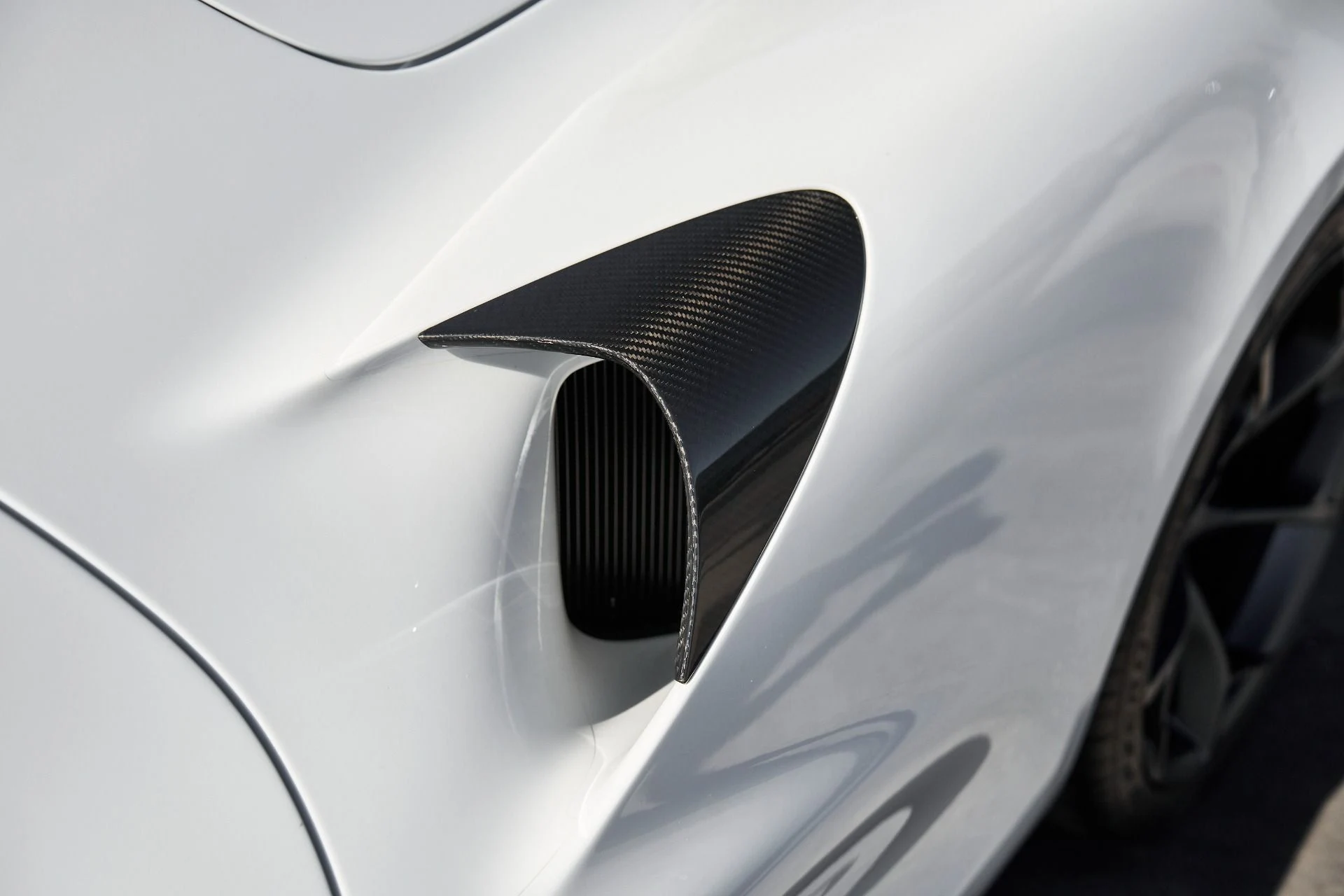 mph010_2755905920_Used_2021_Mc_Laren_Elva_1762815278_d84623ea7a