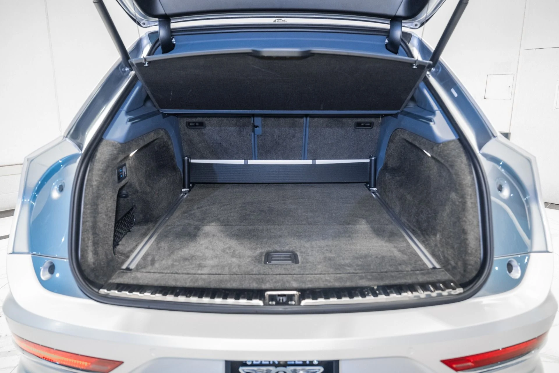 mph010_2758933671_Used_2023_Bentley_Bentayga_V8_1773161600_8c1d3cae06