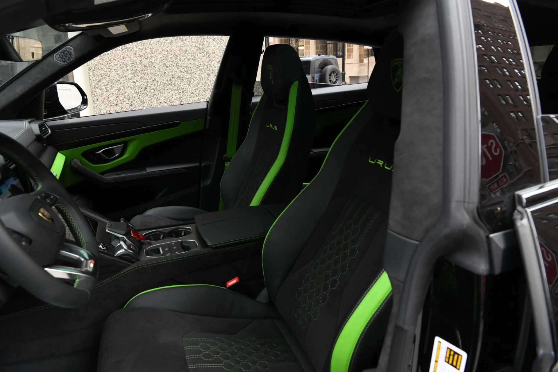 mph010_2764015385_Used_2024_Lamborghini_Urus_S_1753296276_4e7885f8af