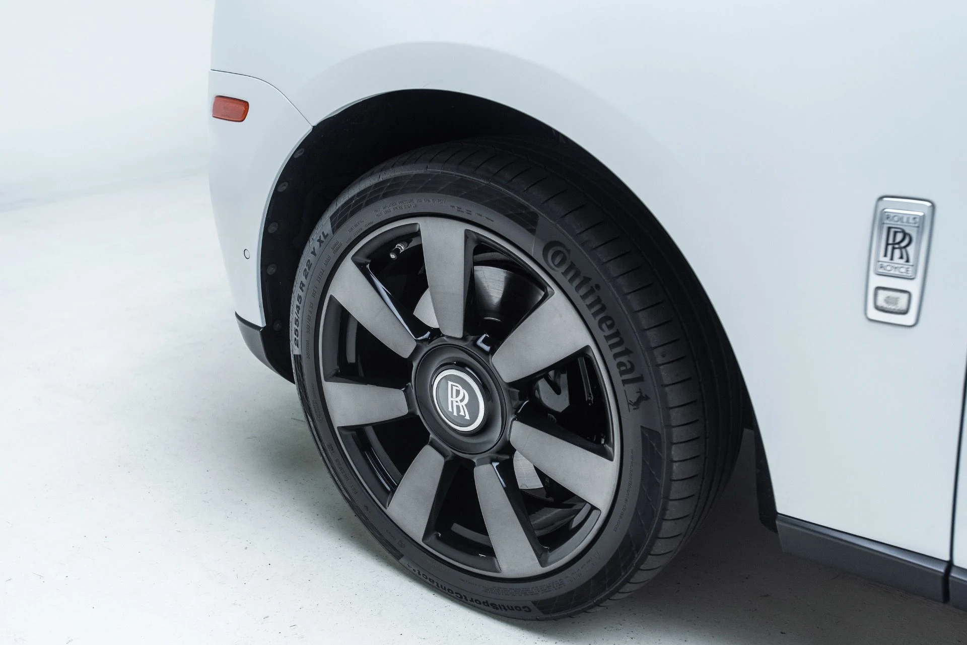 mph010_2764784644_Used_2019_Rolls_Royce_Cullinan_1786991337_68779dc029
