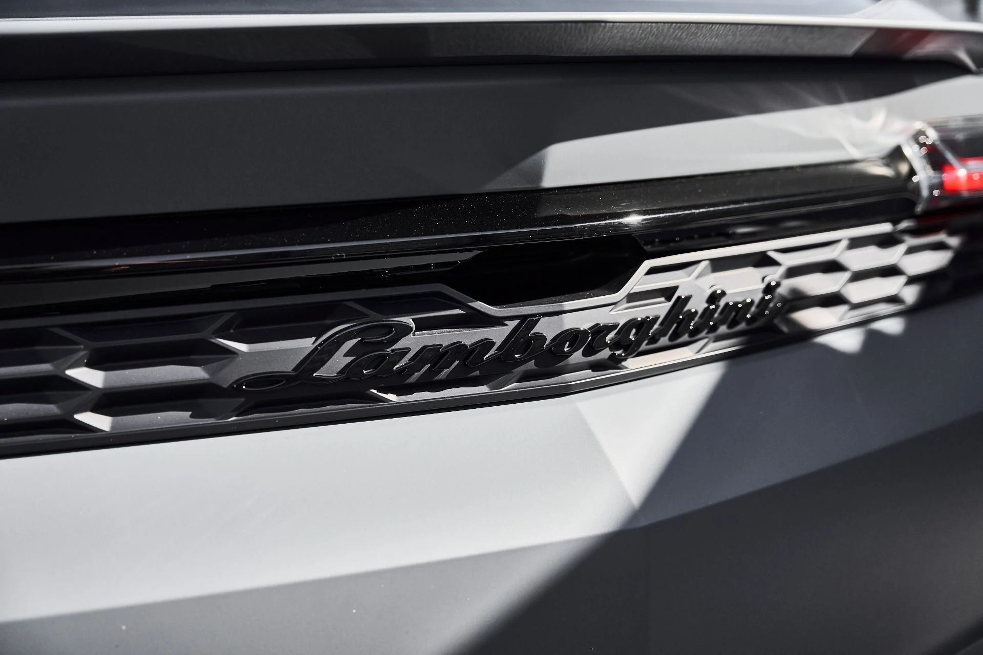 mph010_2765681106_Used_2025_Lamborghini_Urus_SE_1778289187_d391e084b7