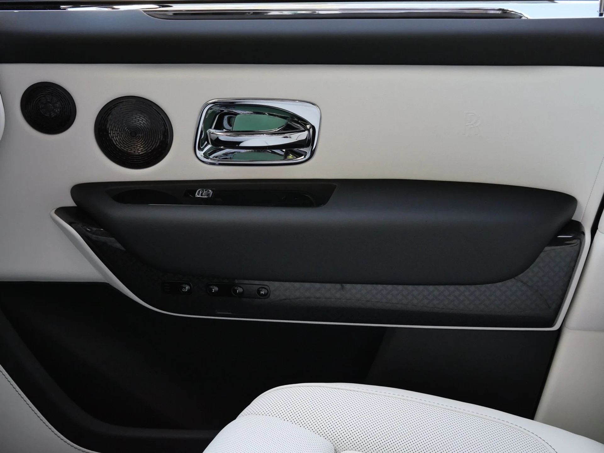 mph010_2770160487_15e890a541e3c09d6835cd00c7d8a709x_d8ee14ccf6