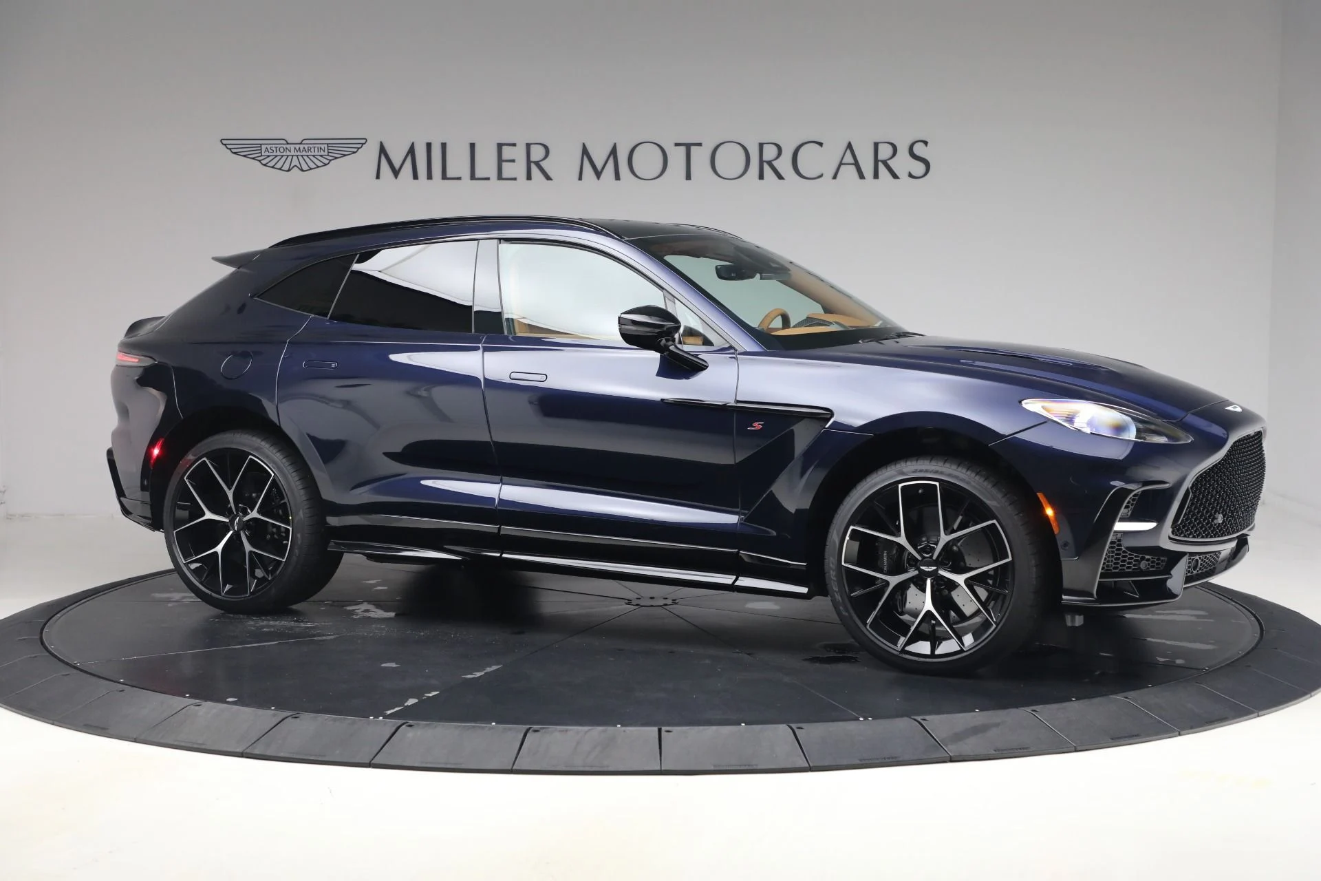 mph010_2770943564_New_2026_Aston_Martin_DBX_S_1792514614_2287286a19