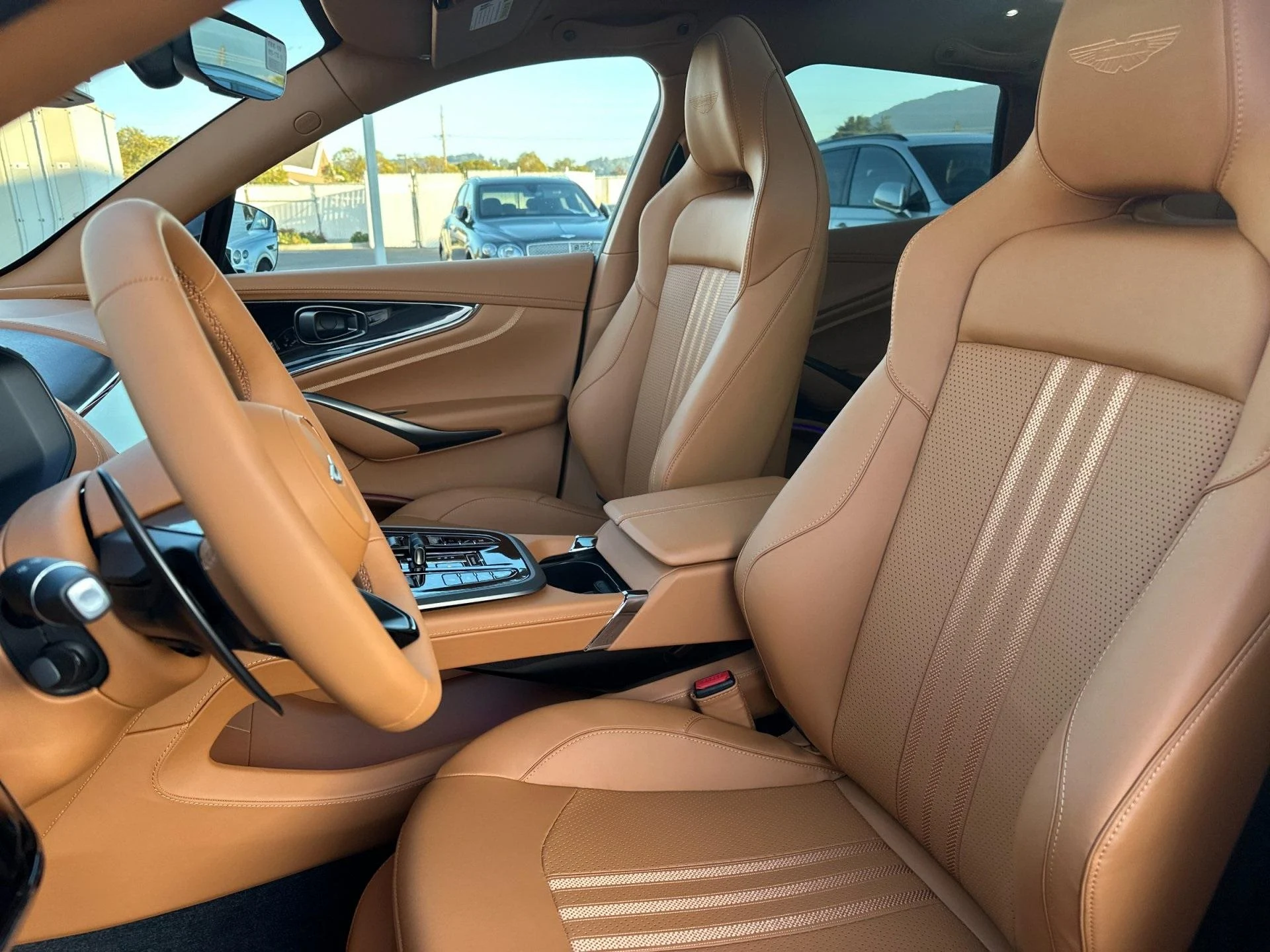 mph010_277664792_New_2026_Aston_Martin_DBX_707_1765379216_482c0fca4f