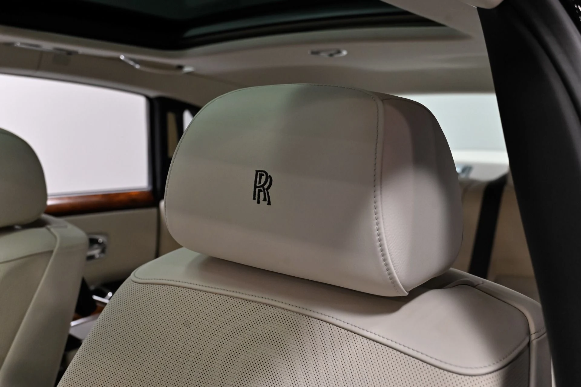 mph010_2784688204_Used_2012_Rolls_Royce_Ghost_Base_1789141578_6c487fe5ab