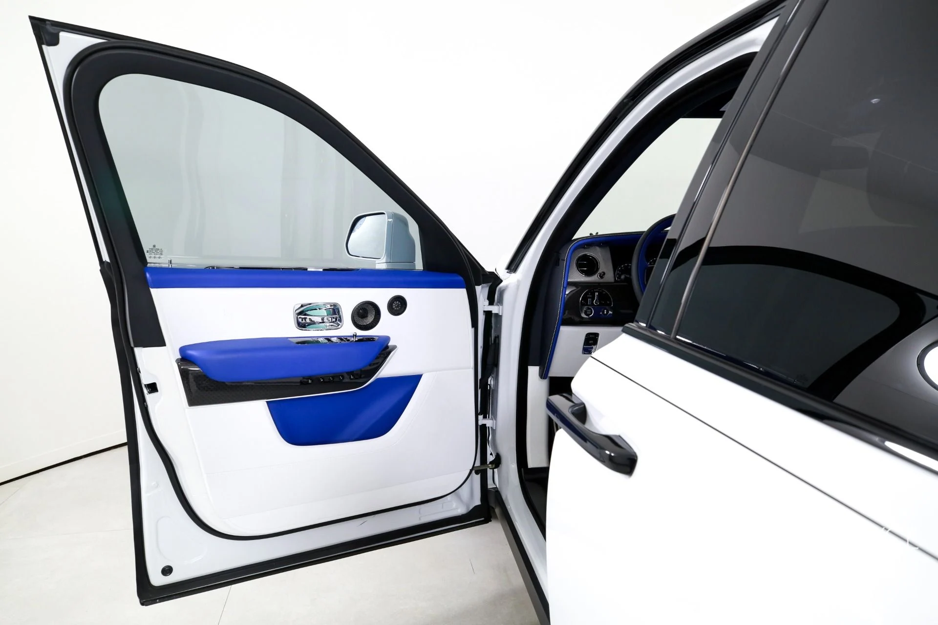 mph010_2793857633_Used_2023_Rolls_Royce_Black_Badge_Cullinan_1769450134_ef25b0018d