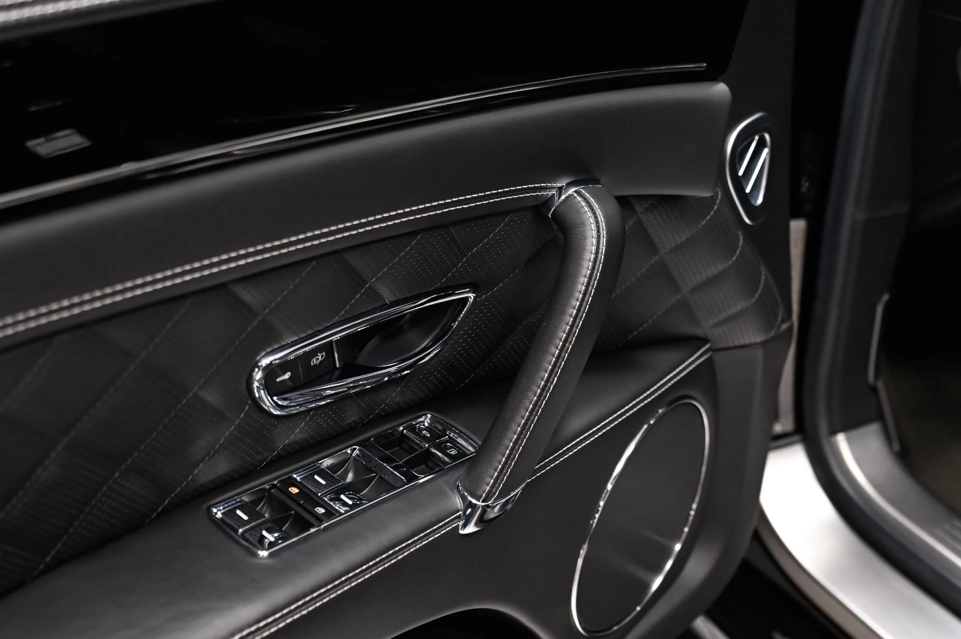 mph010_2800019051_Used_2017_Bentley_Flying_Spur_V8_S_1789414009_c1bcac6892