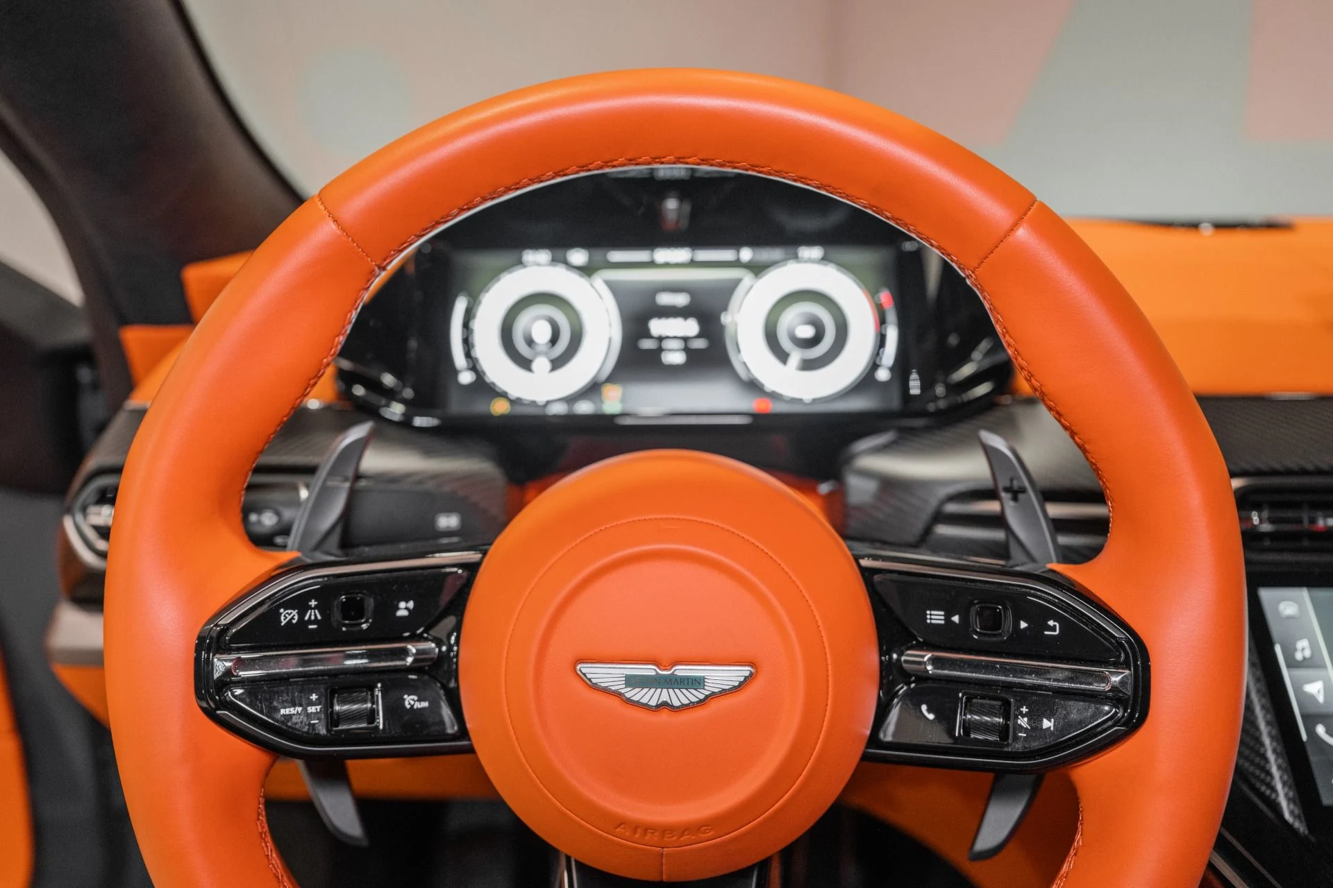 mph010_2807323091_Used_2026_Aston_Martin_Vantage_S_1778492725_bedc974552